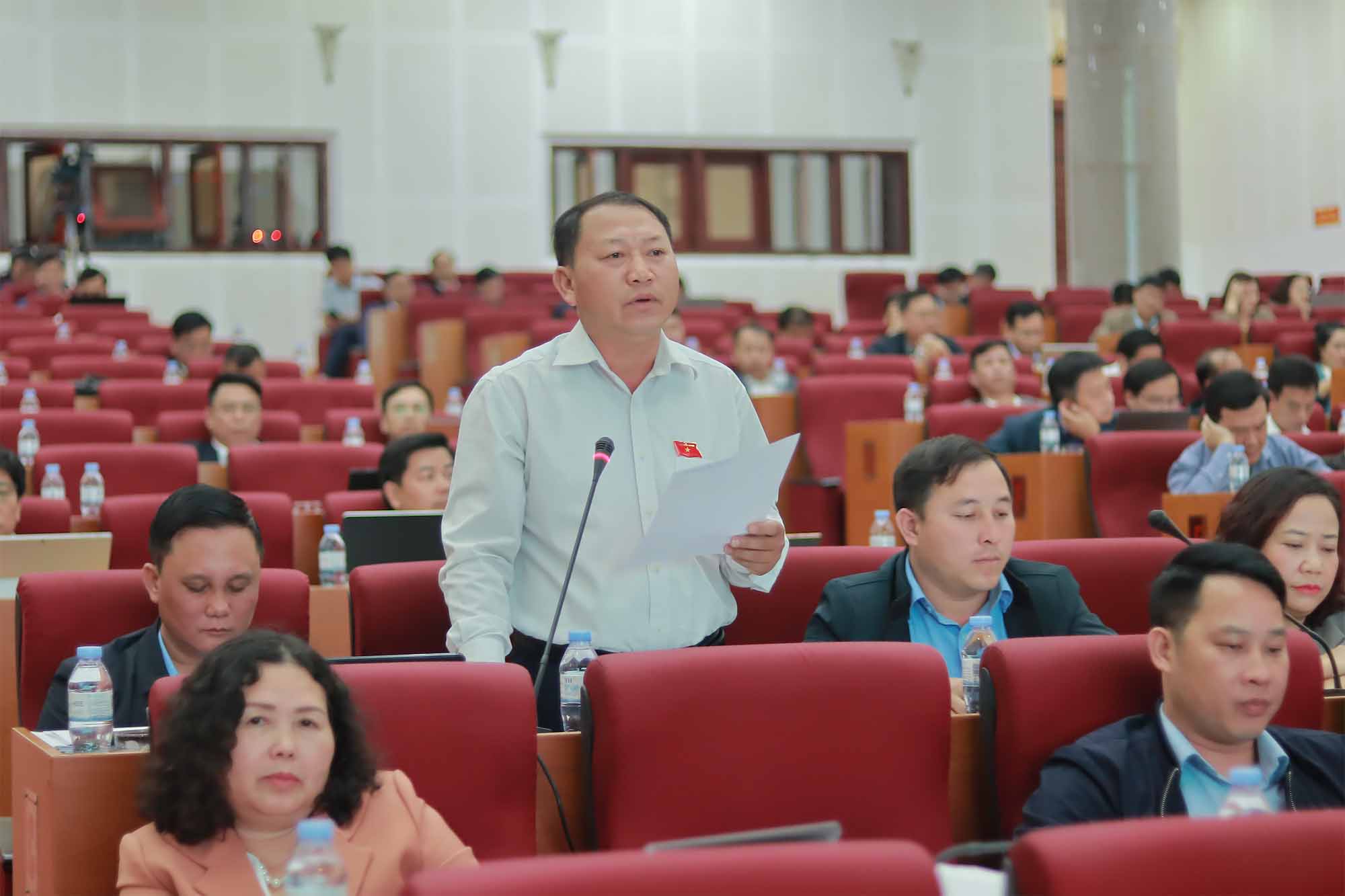 Đại biểu tập trung thảo luận tại hội trường