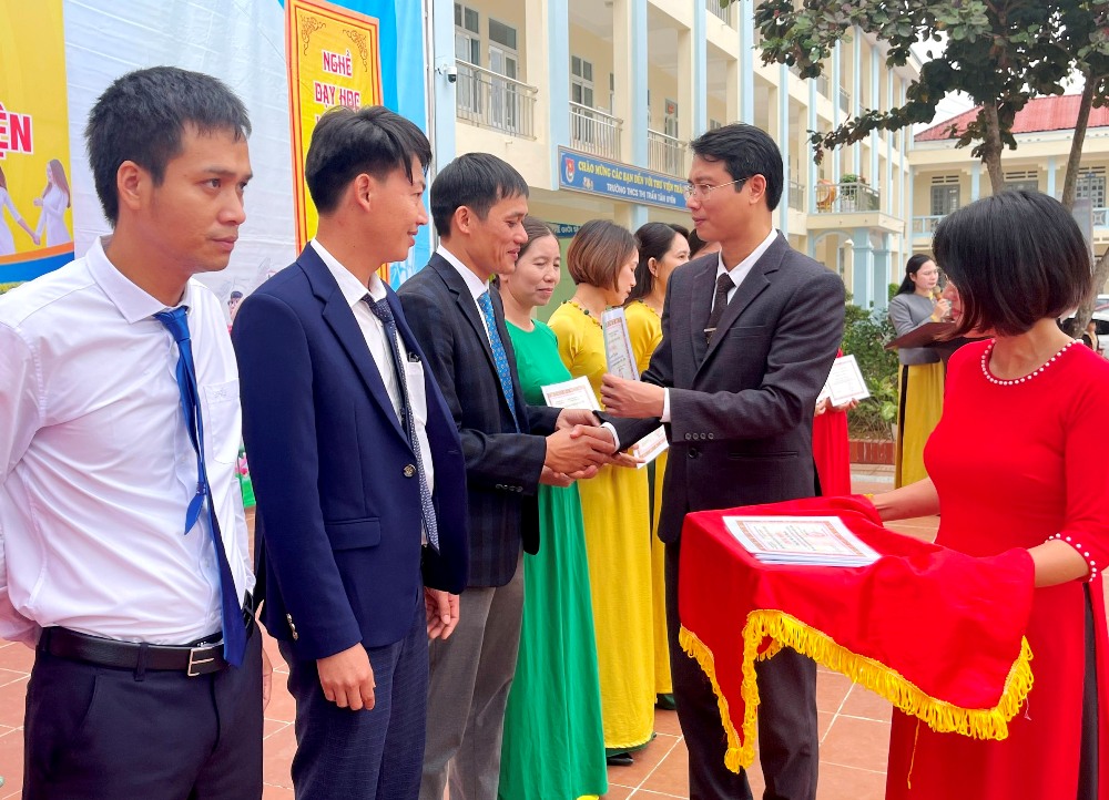 Tân Uyên: 354 giáo viên được công nhận danh hiệu giáo viên dạy giỏi cấp huyện