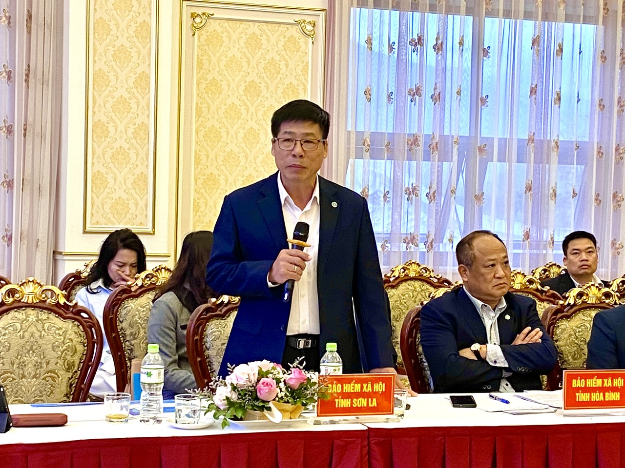 Đại diện BHXH tỉnh Sơn La tham gia thảo luận tại hội nghị. 