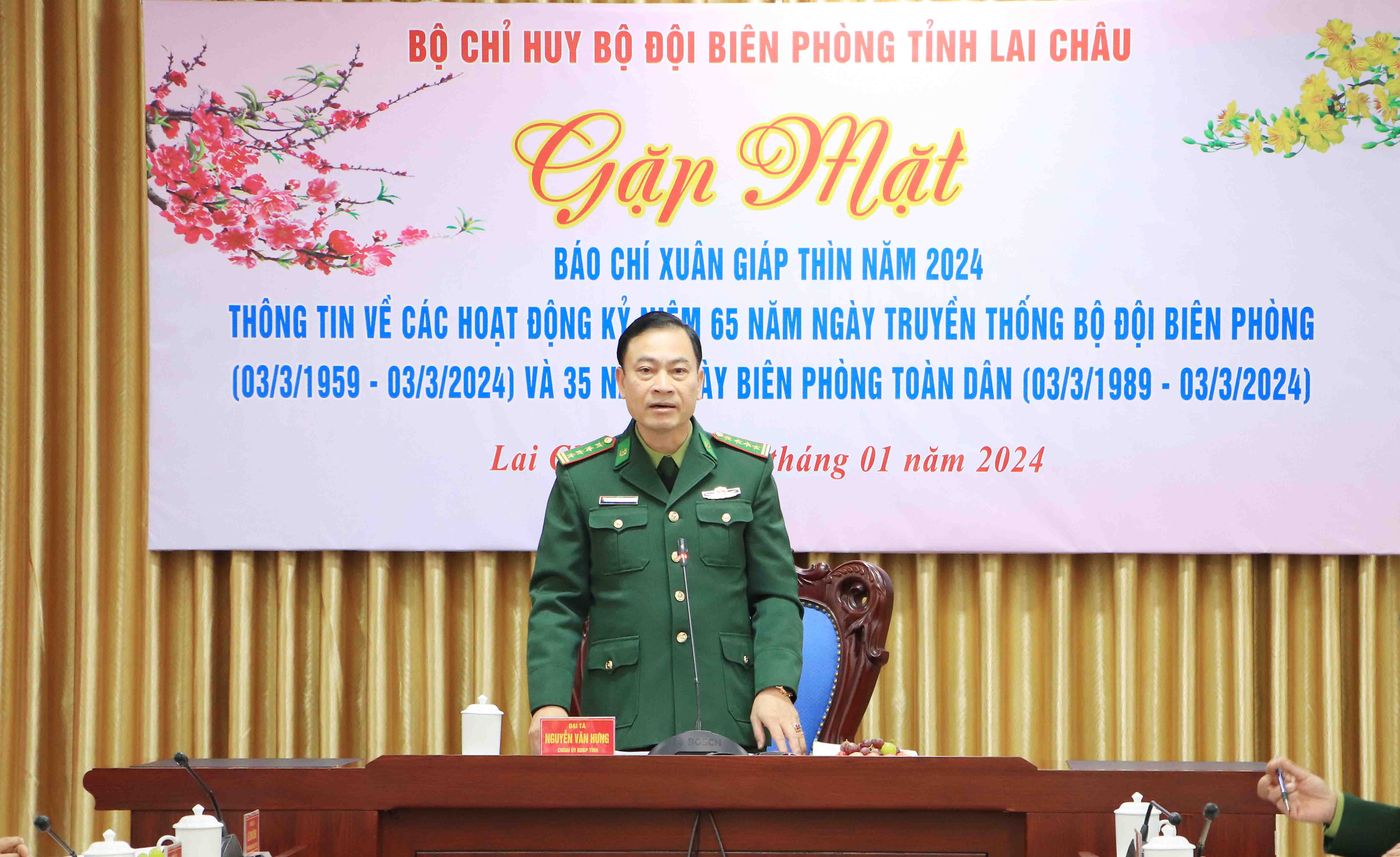 Đại tá Nguyễn Văn Hưng - Chính ủy Bộ Chỉ huy Bộ đội Biên phòng tỉnh chủ trì buổi Gặp mặt. 