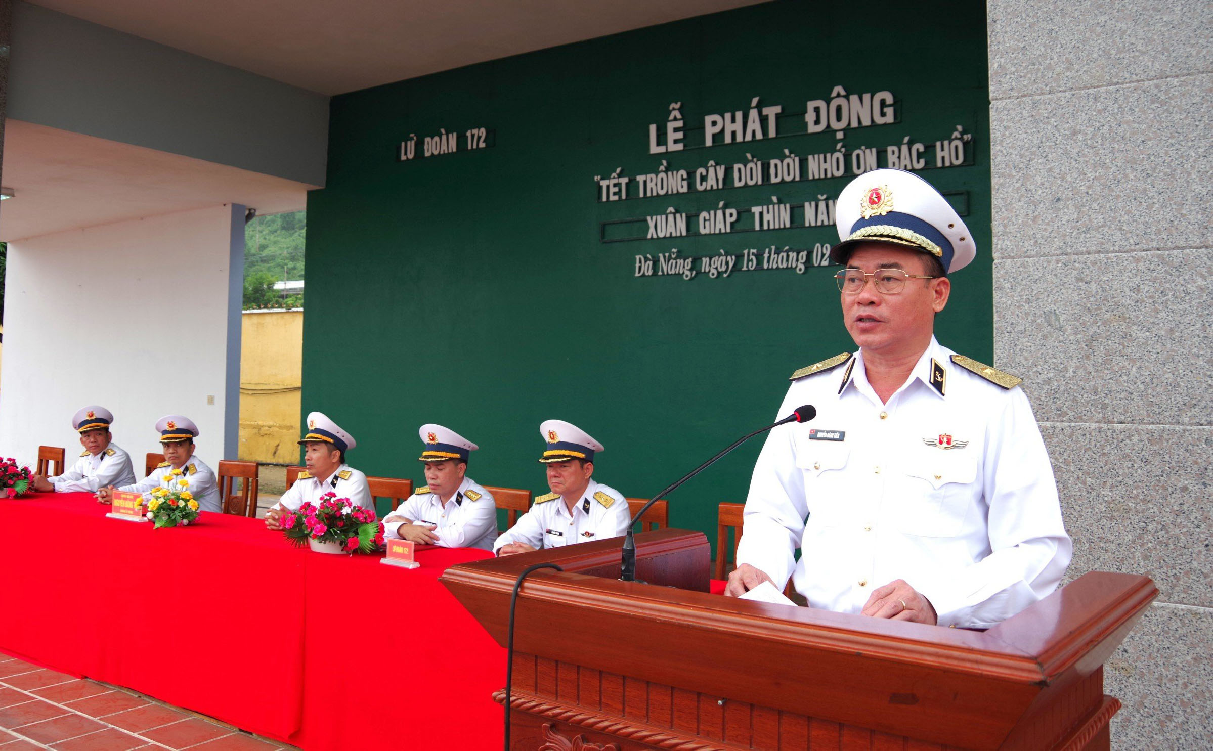 Chuẩn Đô đốc Nguyễn Đăng Tiến - Chính ủy Vùng 3 Hải quân phát biểu chỉ đạo tại Lễ phát động ở Lữ đoàn 172.