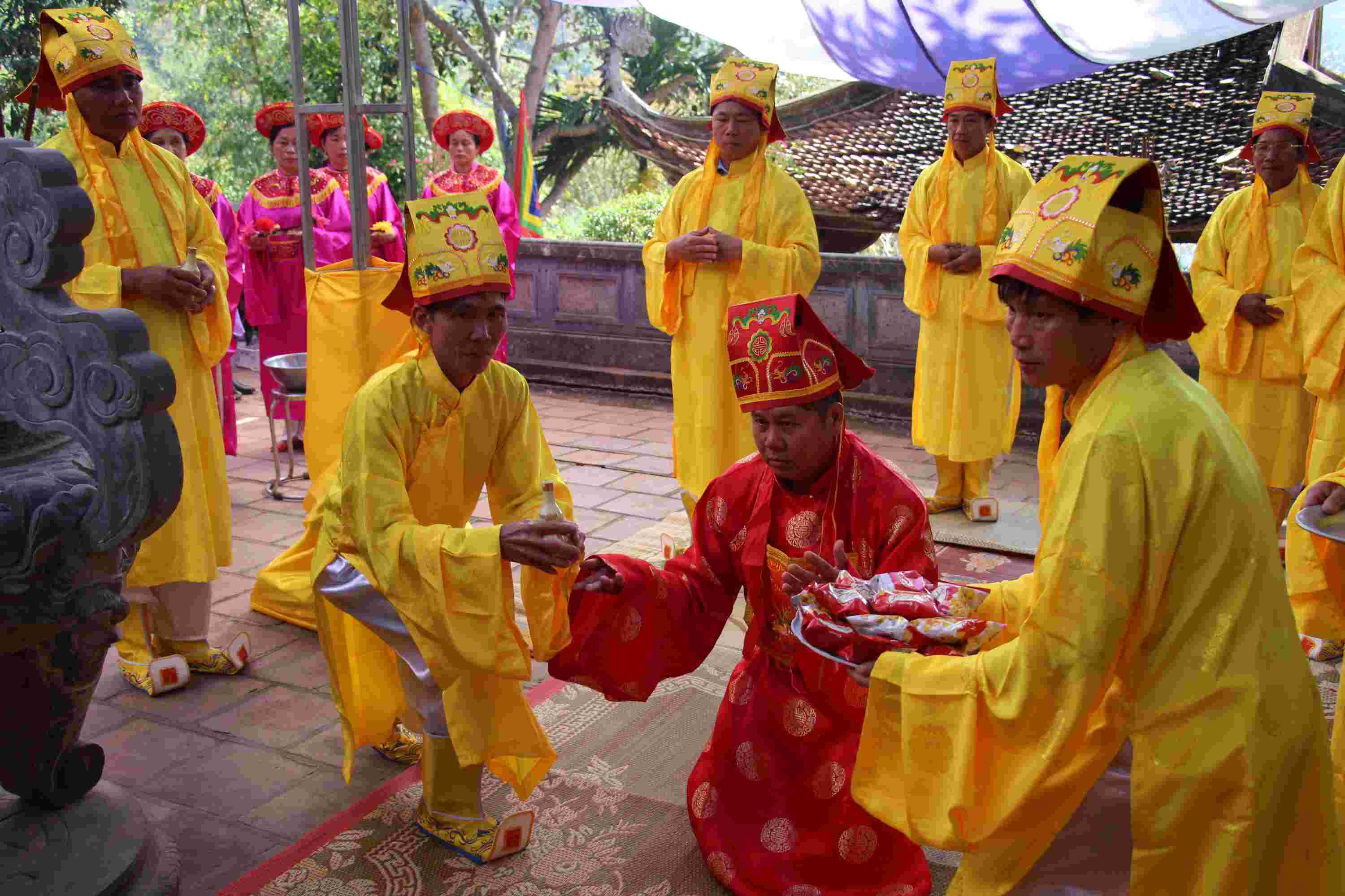 Nghi lễ dâng lễ trong lễ hội hàng năm tại Đền thờ Vua Lê Lợi.