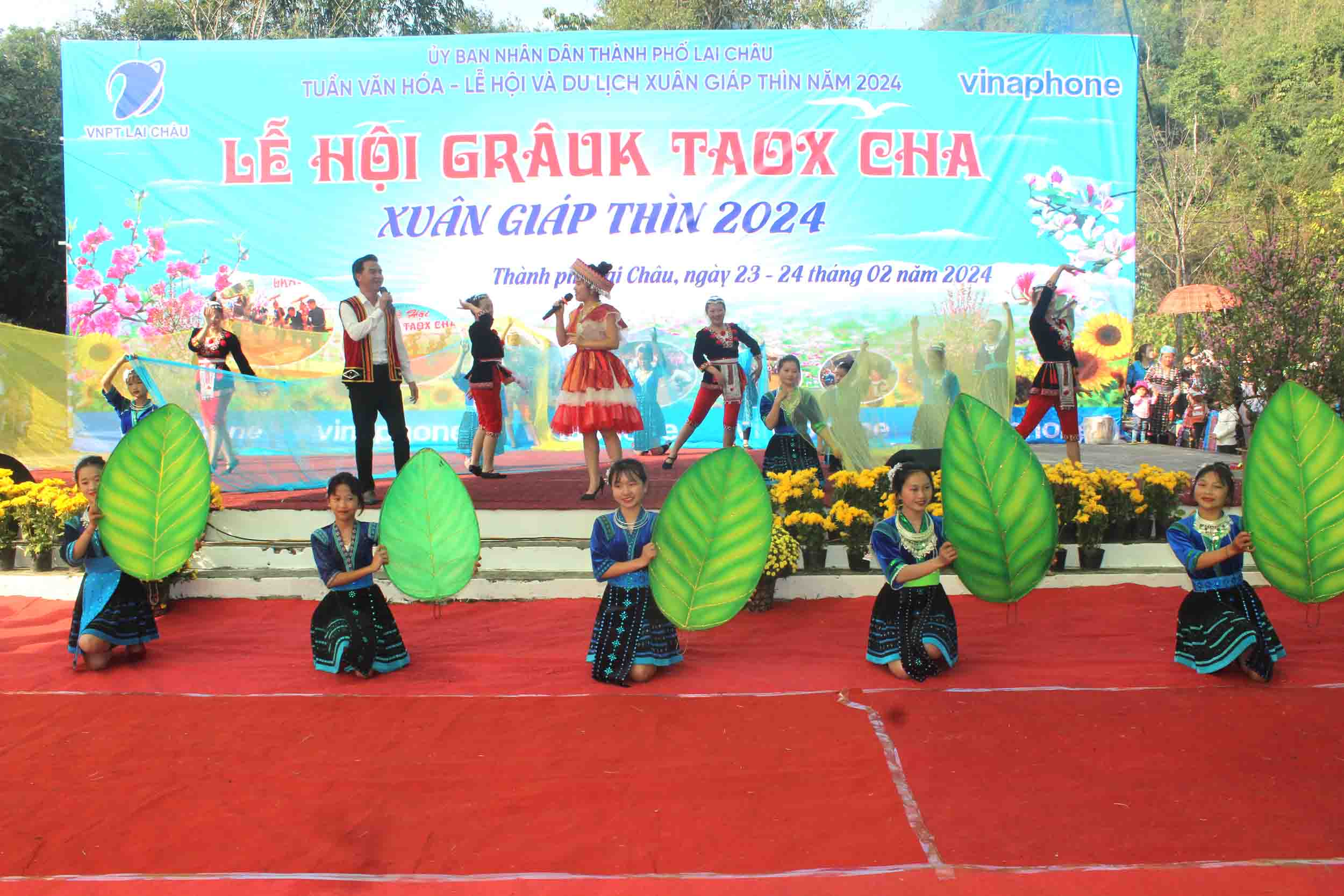 Chương trình văn nghệ chào mừng lễ hội