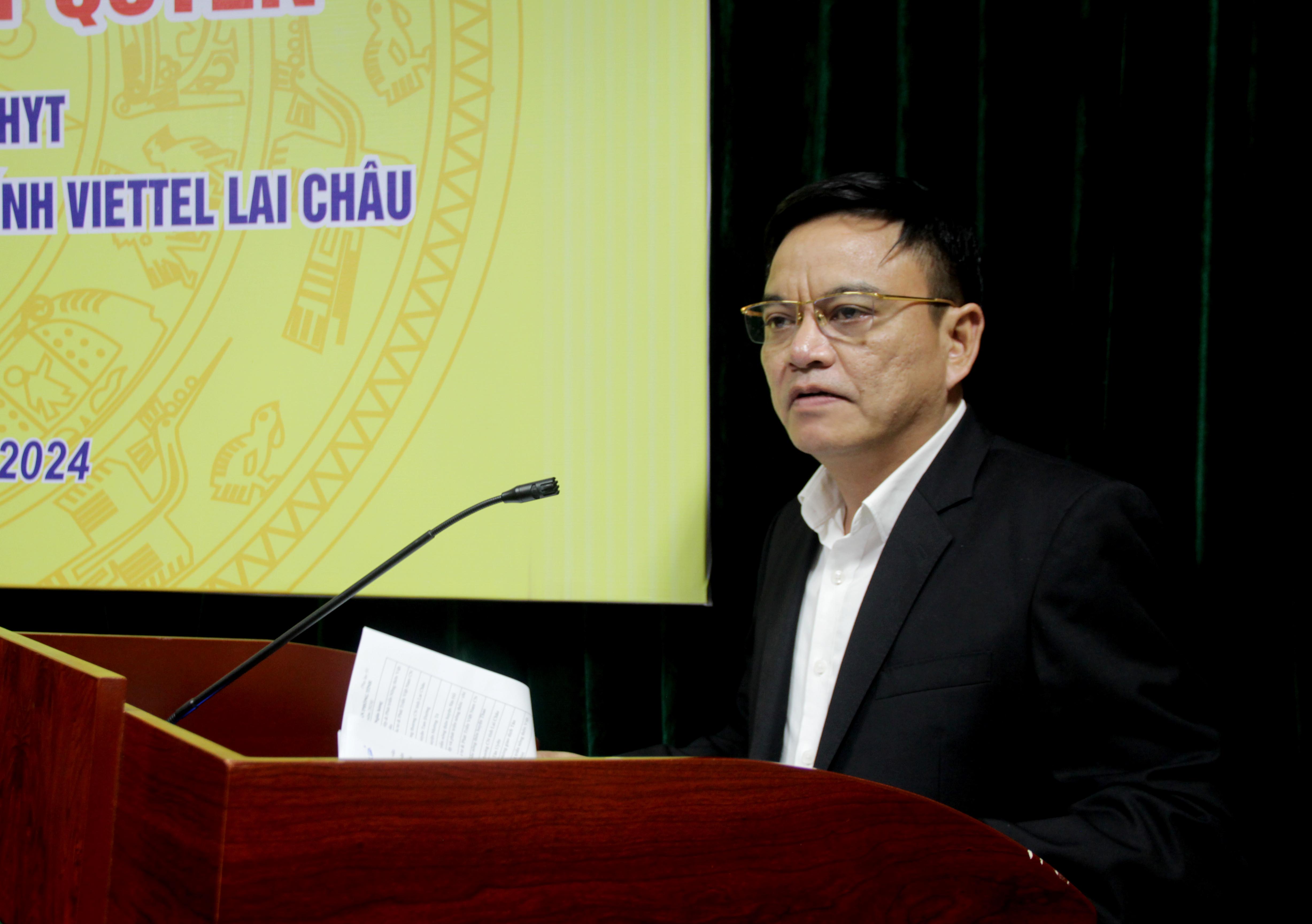 2.	Phó Giám đốc BHXH tỉnh Dương Quốc Tuấn phát biểu tại lễ ký kết. 