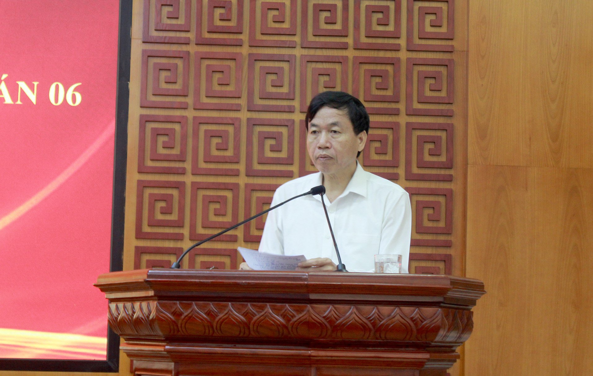 Đồng chí Lê Văn Lương - Phó Bí thư Tỉnh ủy, Chủ tịch UBND tỉnh, Tổ trưởng Tổ công tác Đề án 06 phát biểu kết luận hội nghị.