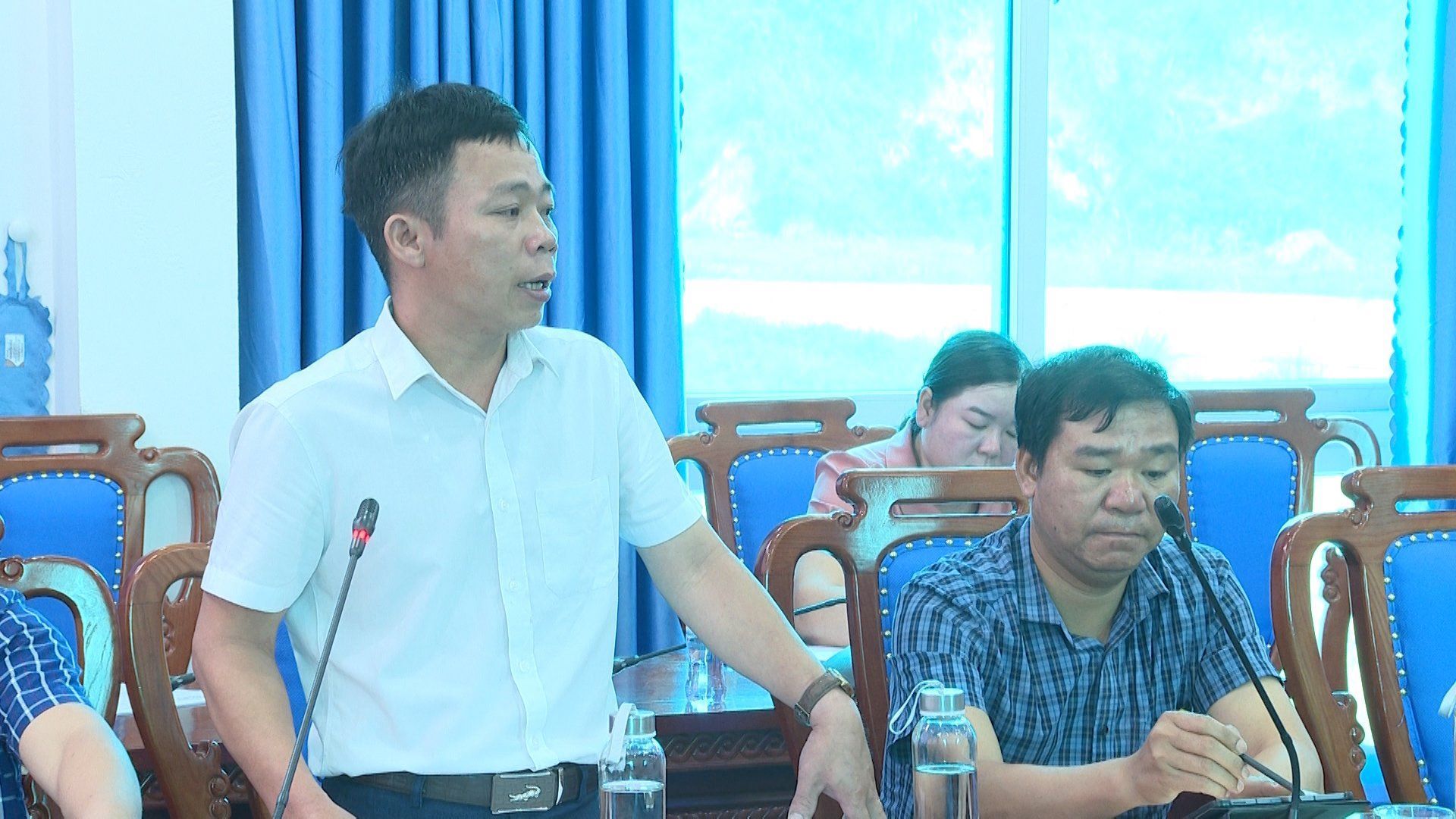 Lãnh đạo xã Nậm Manh phát biểu ý kiến tại hội nghị.