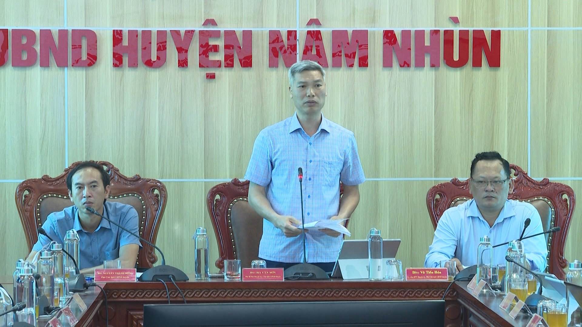 Đồng chí Hà Văn Sơn-Chủ tịch UBND huyện phát biểu kết luận hội nghị.