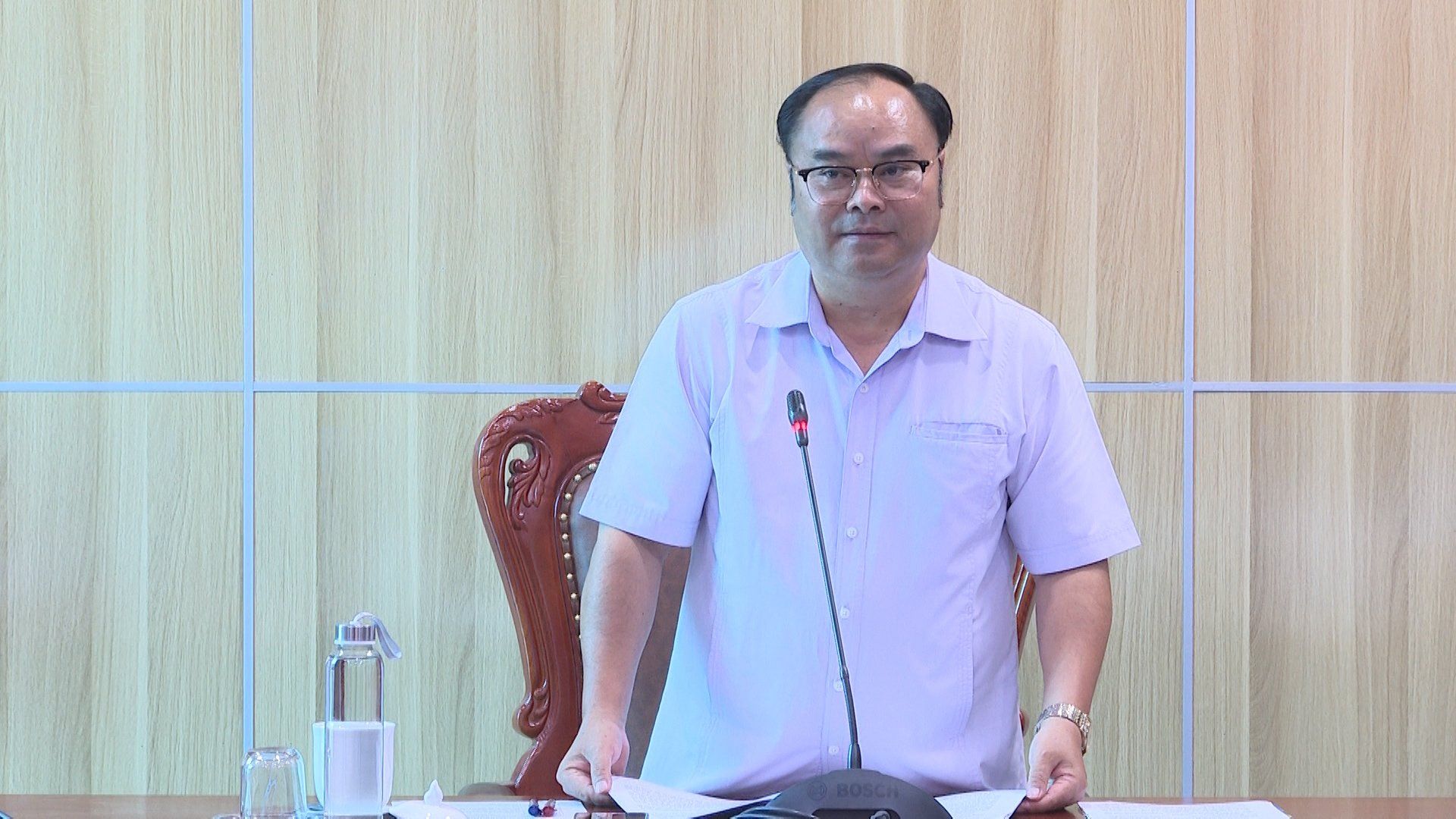 Đồng chí Mùa A Trừ-Tỉnh ủy viên, Bí thư Huyện ủy Nậm Nhùn phát biểu chỉ đạo tại hội nghị.