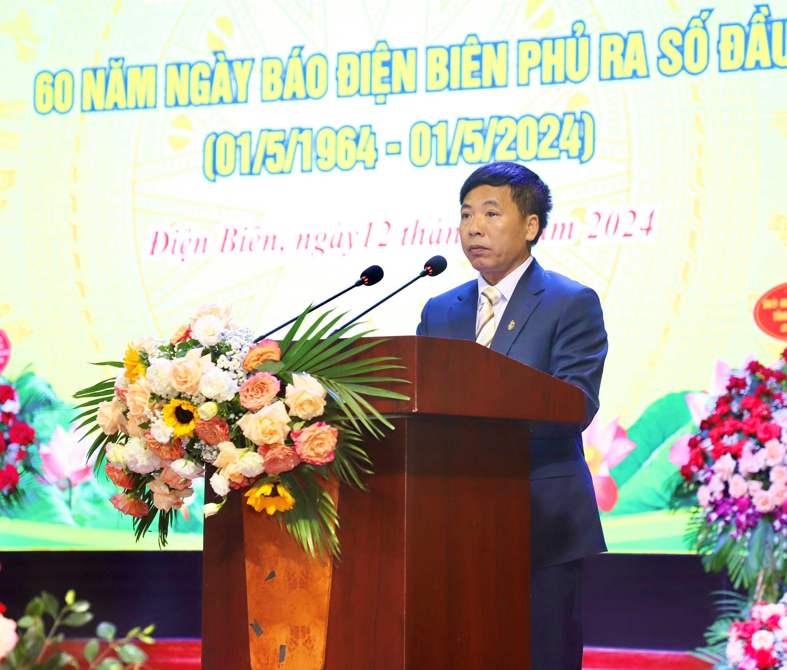 Đồng chí Phạm Ngọc Hân-Tổng biên tập Báo Điện Biên Phủ phát biểu gtaij Lễ kỷ niệm. 