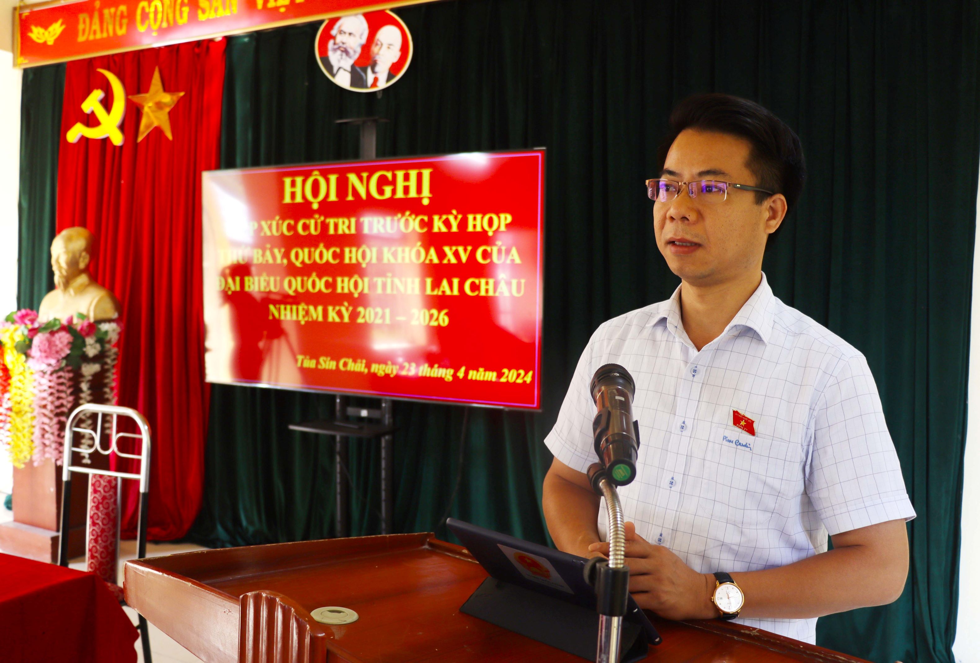 Đại biểu Hoàng Quốc Khánh – Tỉnh uỷ viên - Phó Trưởng Đoàn chuyên trách Đoàn Đại biểu Quốc hội tỉnh trả lời kiến nghị của cử tri.