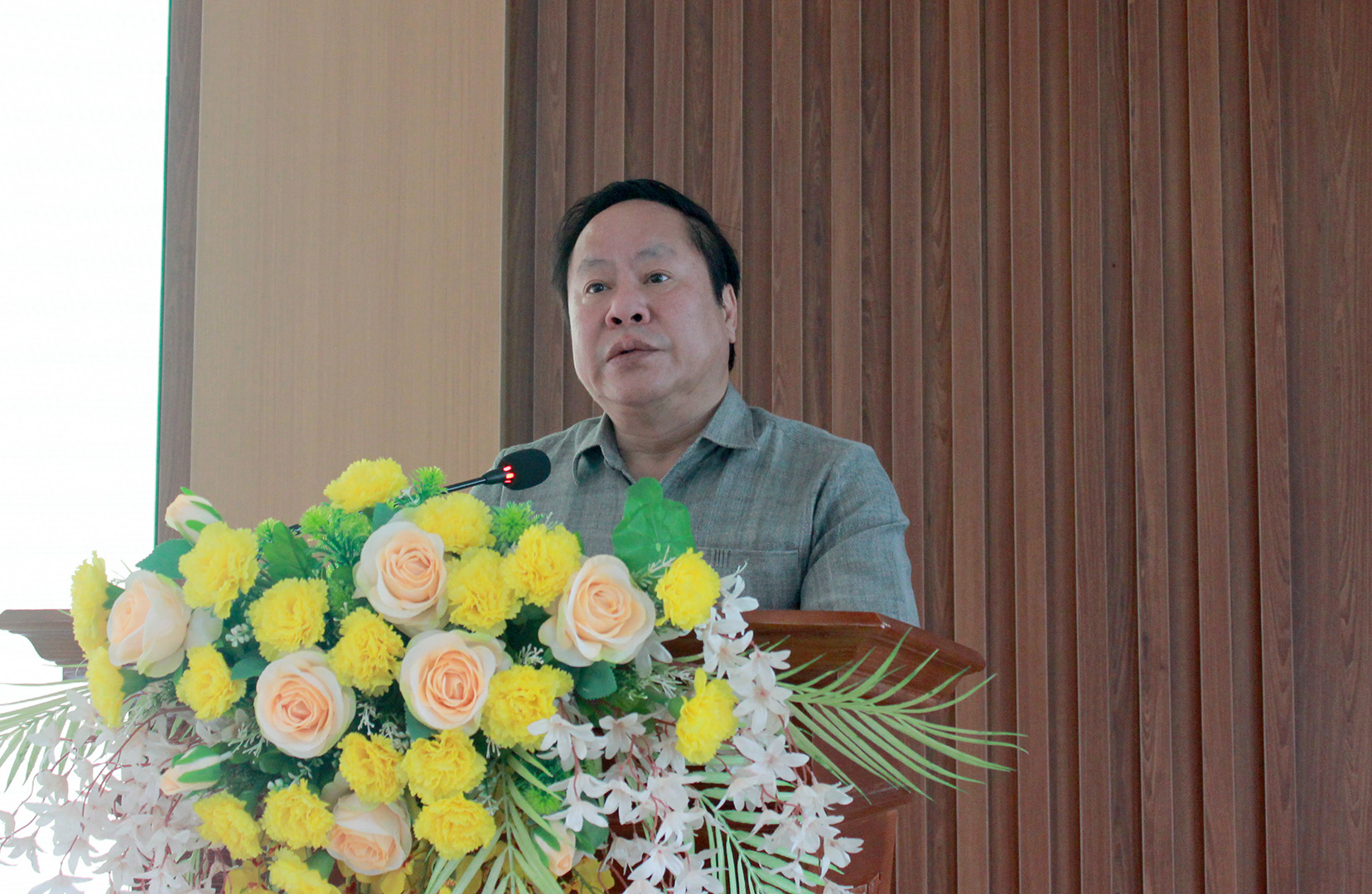 Đồng chí Tống Thanh Hải - Ủy viên Ban Thường vụ Tỉnh ủy, Phó Chủ tịch Thường trực UBND tỉnh phát biểu tại lễ biểu dương, khen thưởng. 