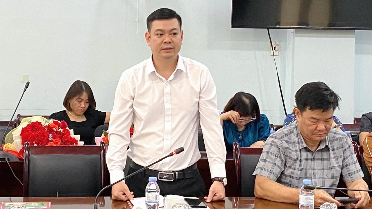 Đồng chí Lê Thanh Lợi - Trưởng Ban quản lý rừng phòng hộ huyện phát biểu nhận nhiệm vụ.