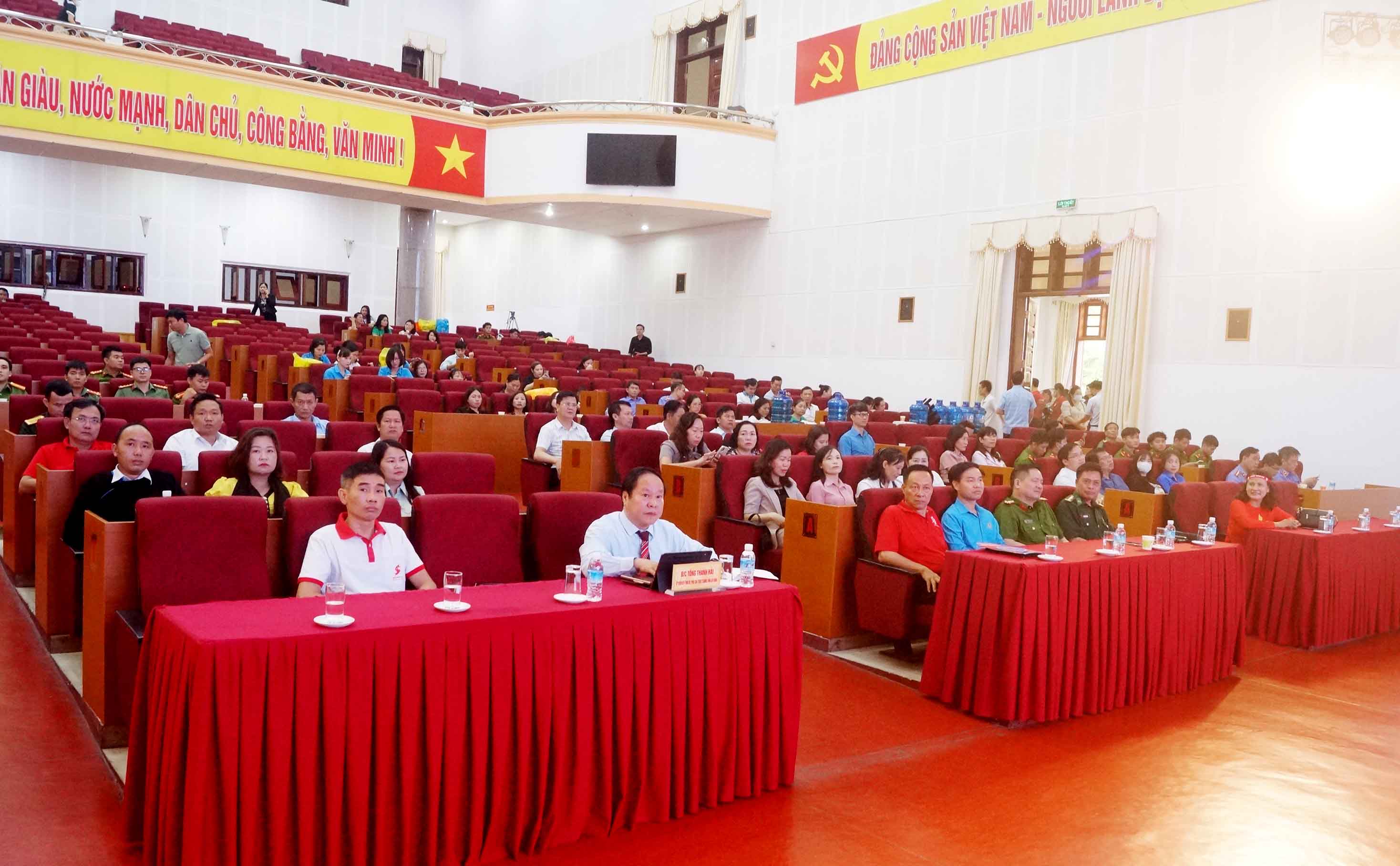 Quang cảnh ngày hội
