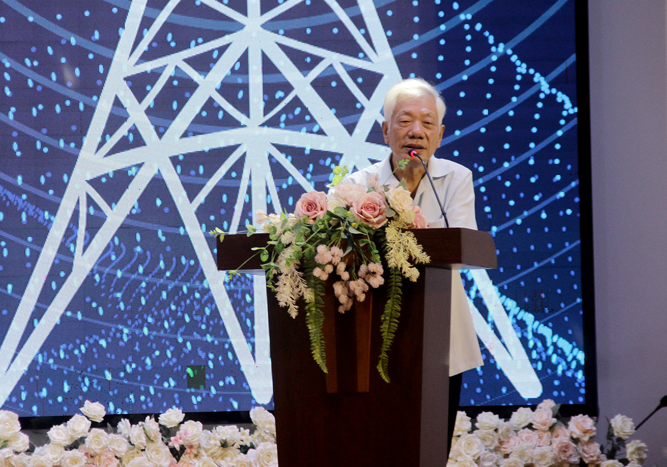 Đồng chí Trương Đăng Chi - Nguyên Giám đốc Đài PT - TH tỉnh phát biểu chia sẻ những kỷ niệm trong quá trình làm việc tại Đài PT - TH tỉnh.