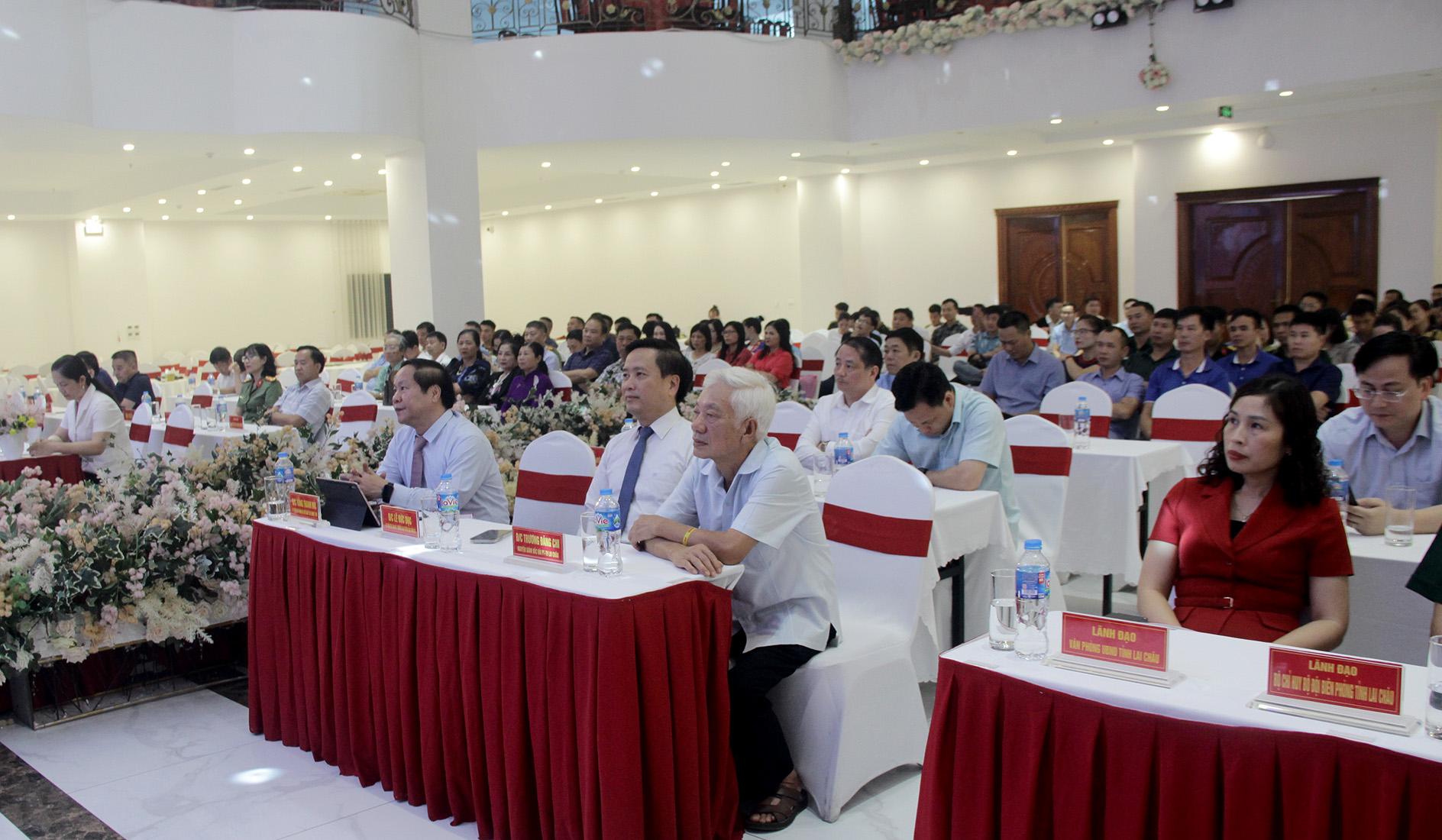 Các đại biểu dự lễ kỷ niệm.