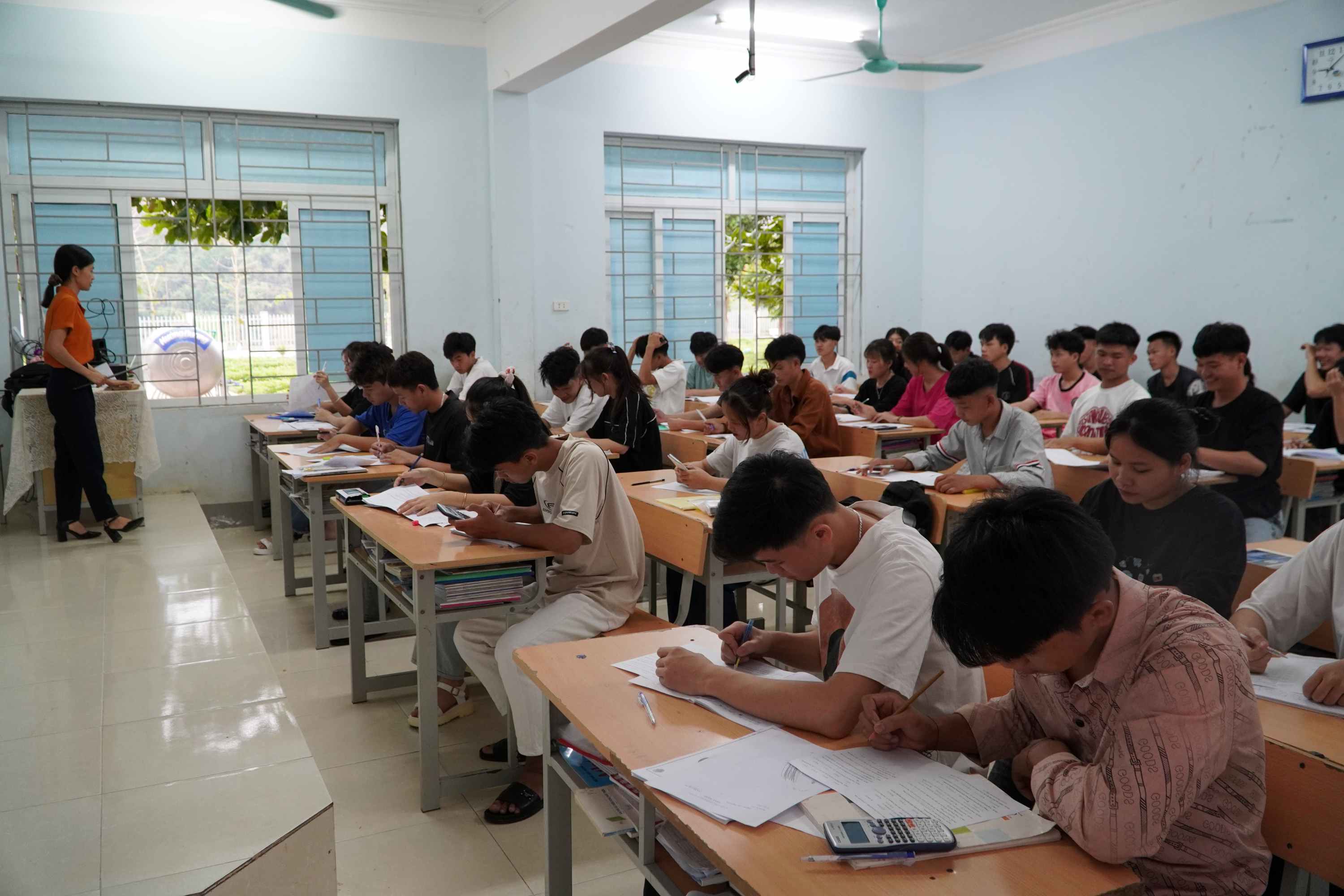 Học sinh lớp 12 Trường THPT huyện Nậm Nhùn tập trung ôn thi trong giai đoạn nước rút hiện nay.