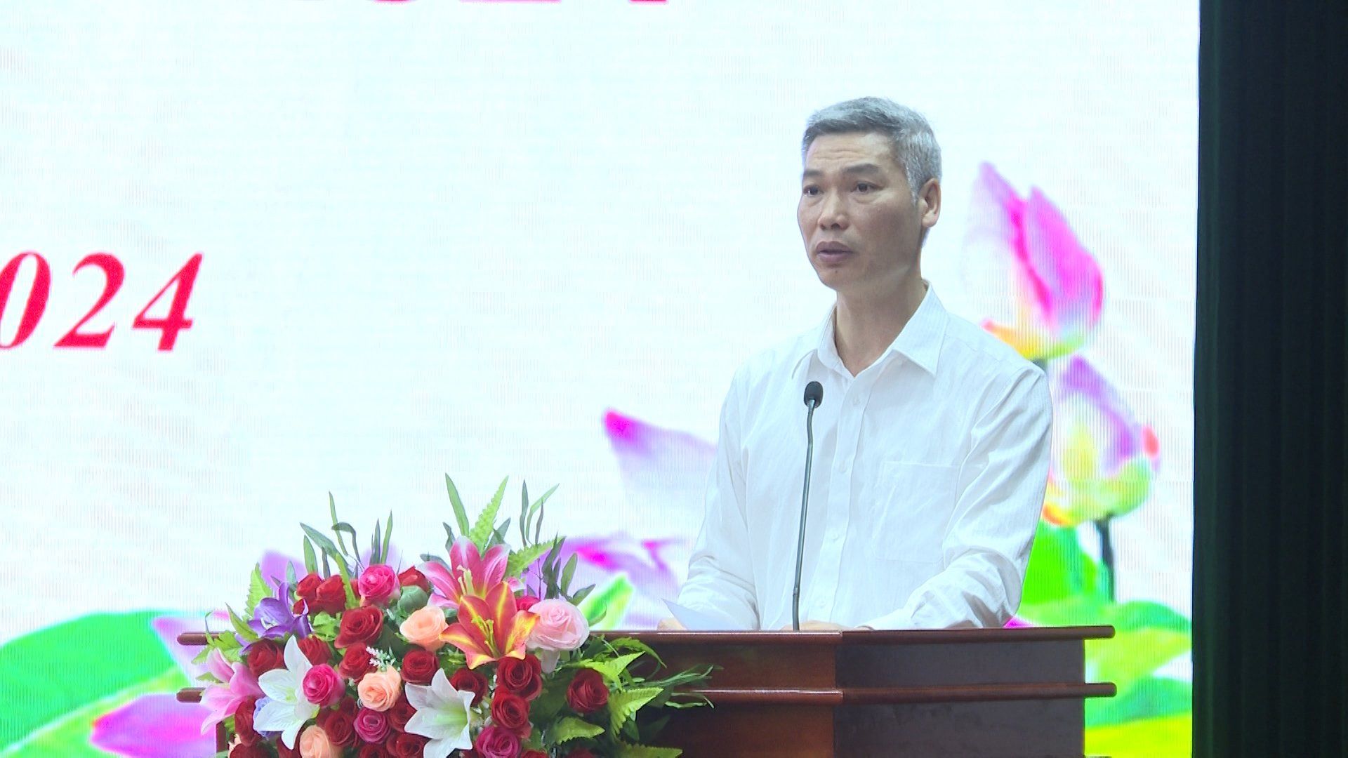 Đồng chí Hà Văn Sơn - Phó Bí thư Huyện ủy, Chủ tịch UBND phát biểu kết luận hội nghị.