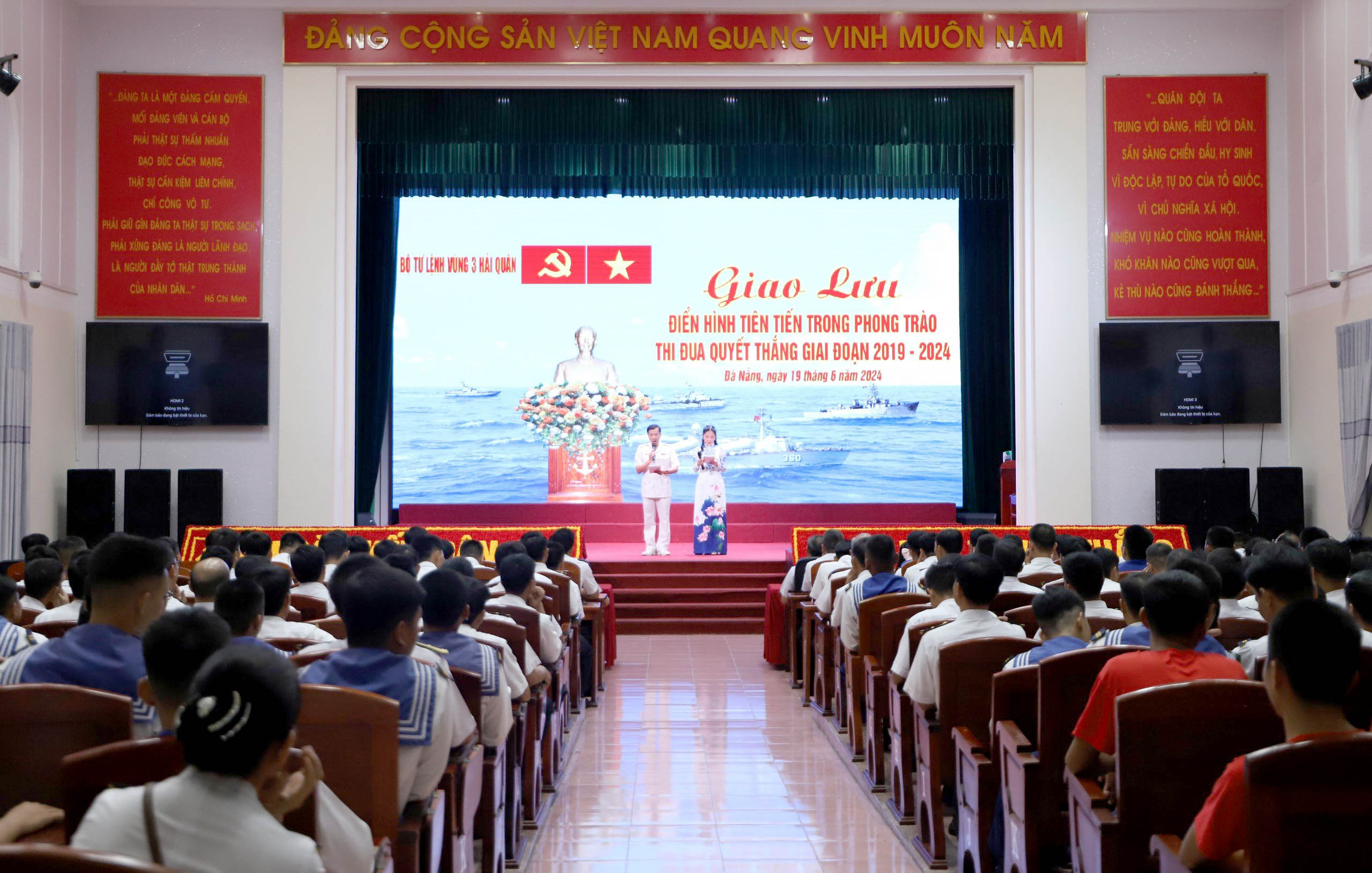 Quang cảnh chương trình giao lưu. 