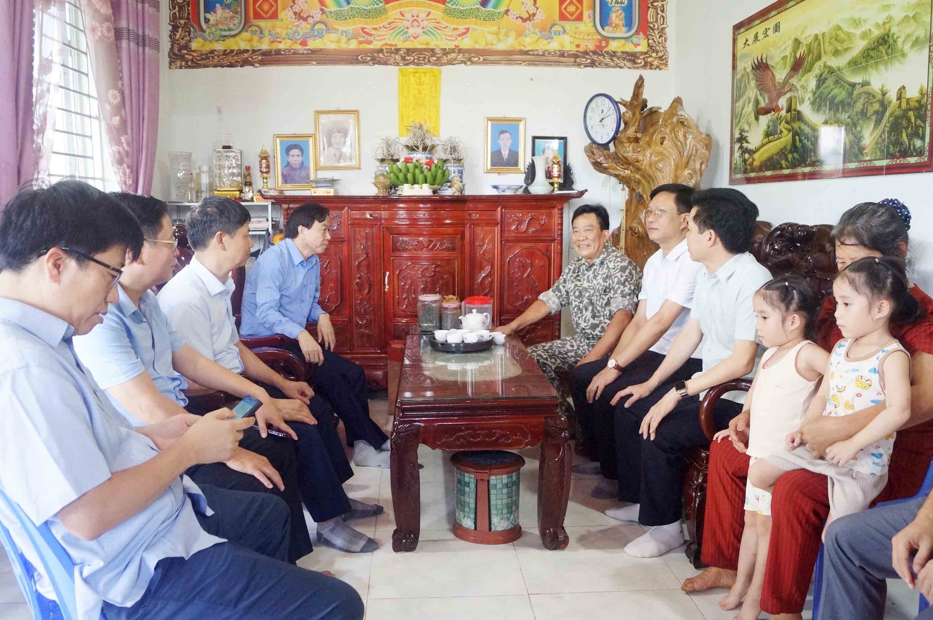 Đoàn công tác đã đến thăm