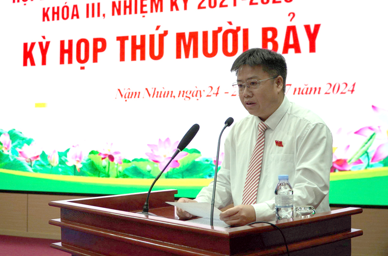 Đồng chí Vàng A Dơ – Phó Chủ tịch HĐND huyện phát biểu khai mạc kỳ họp.