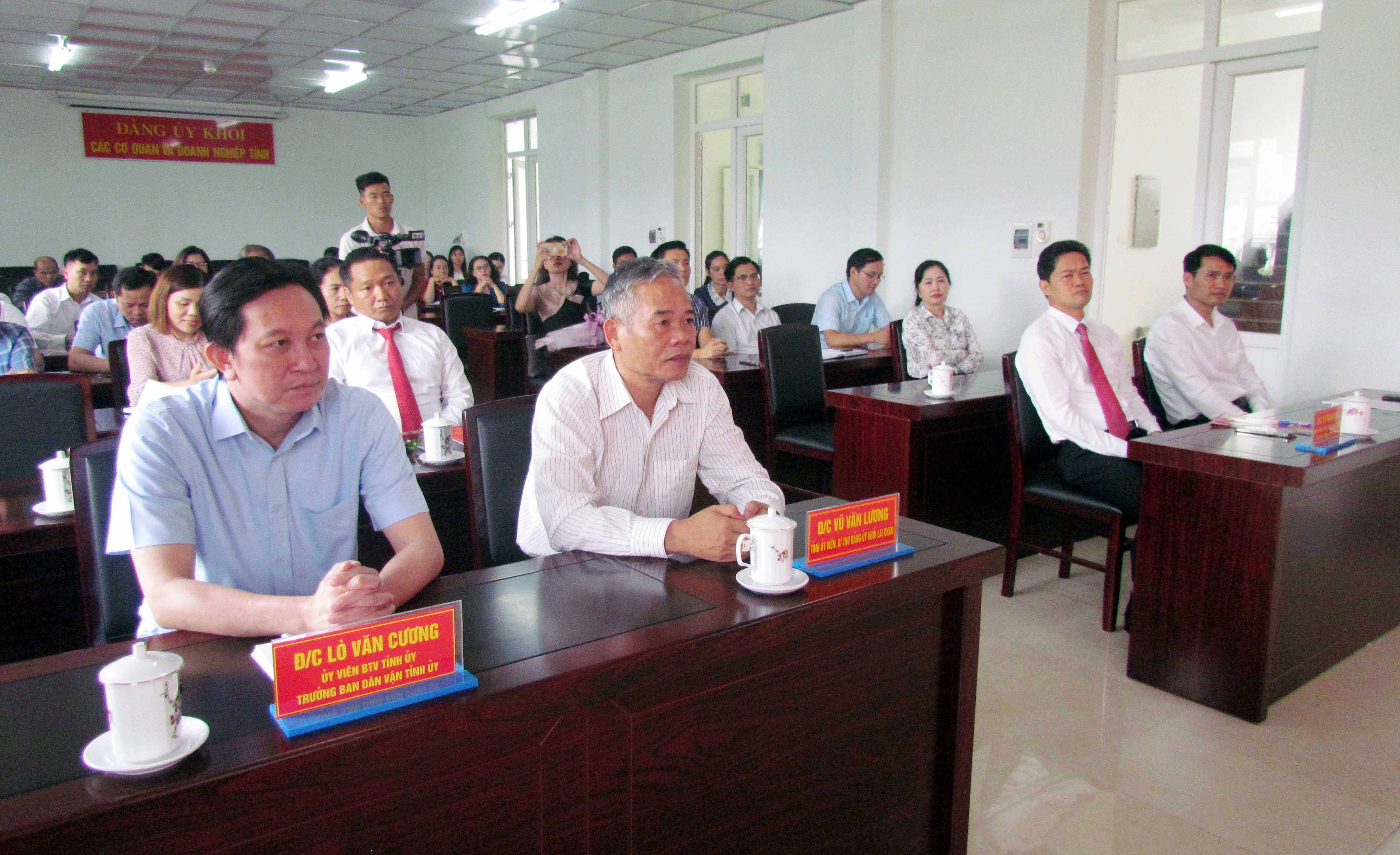 Đại biểu dự hội nghị.