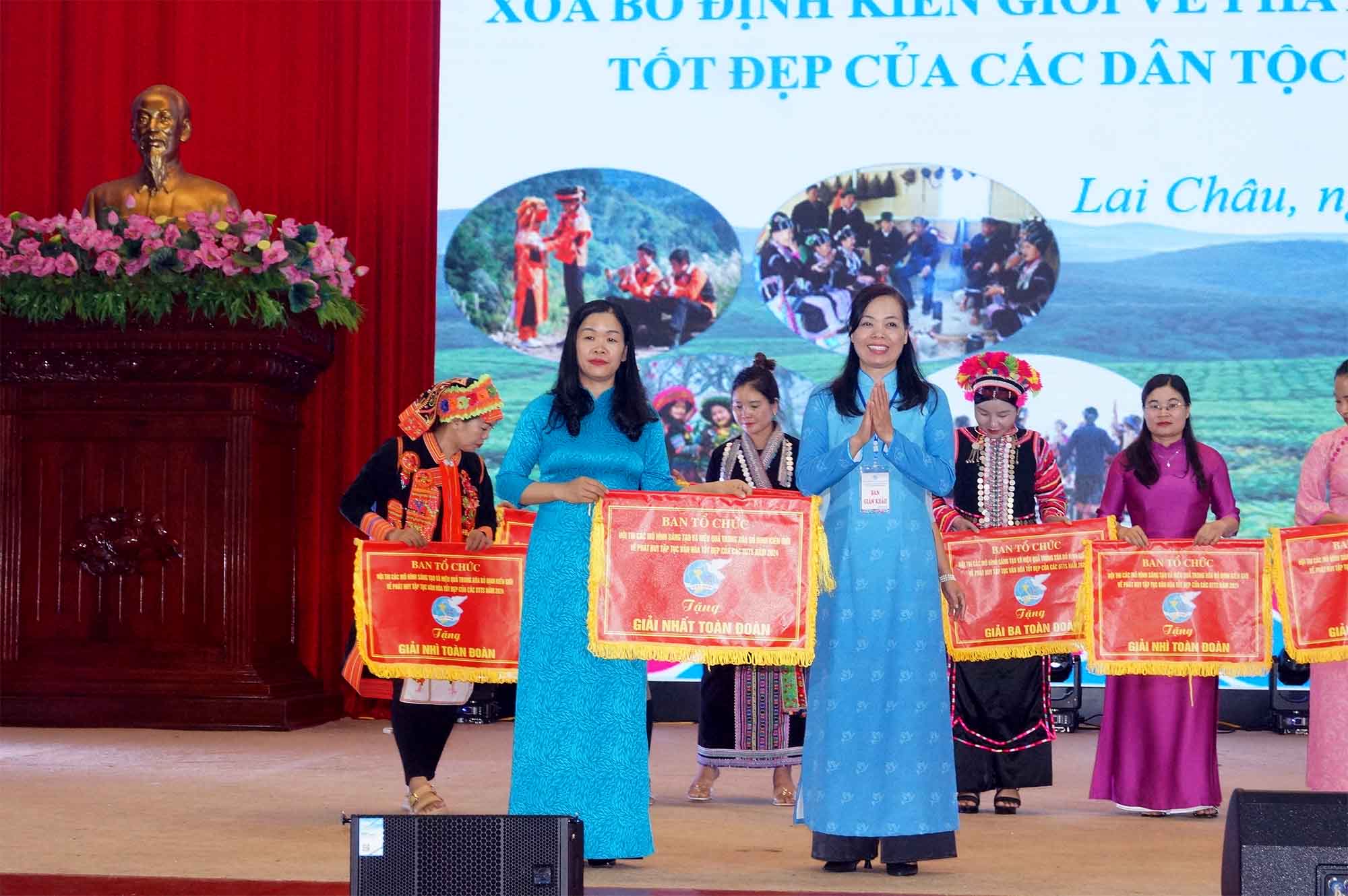 Đồng thí Vũ Thị Mai Phương