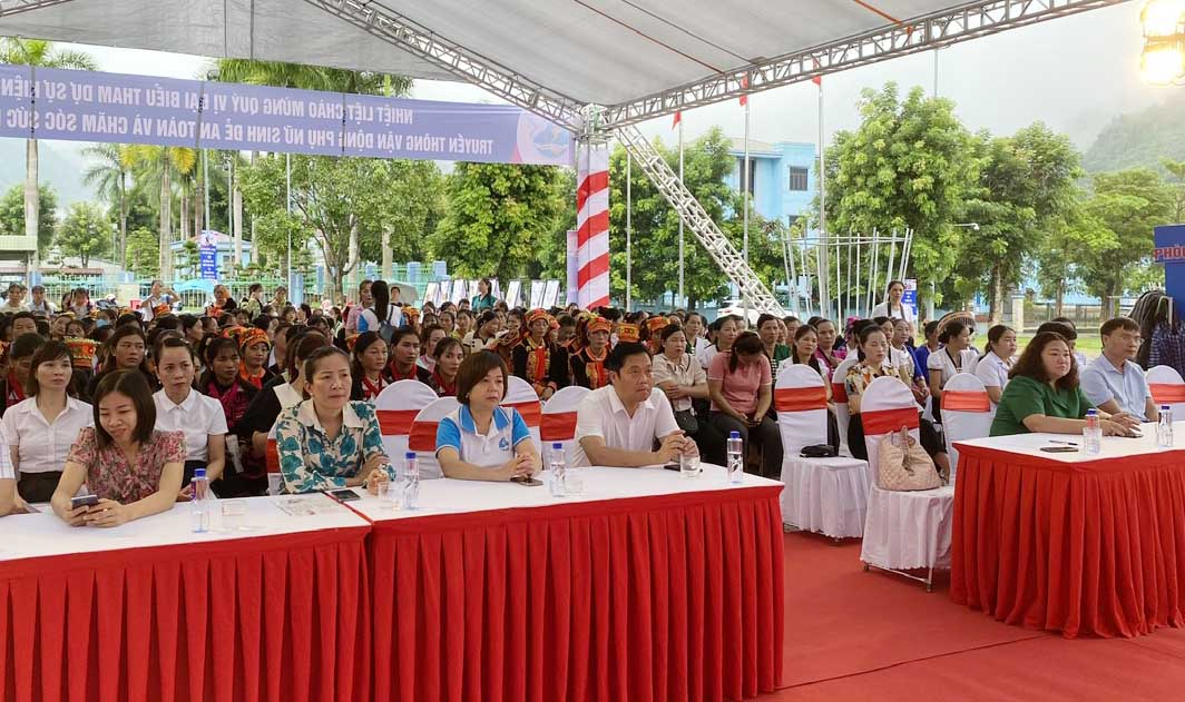 Đại biểu dự truyền thông. 
