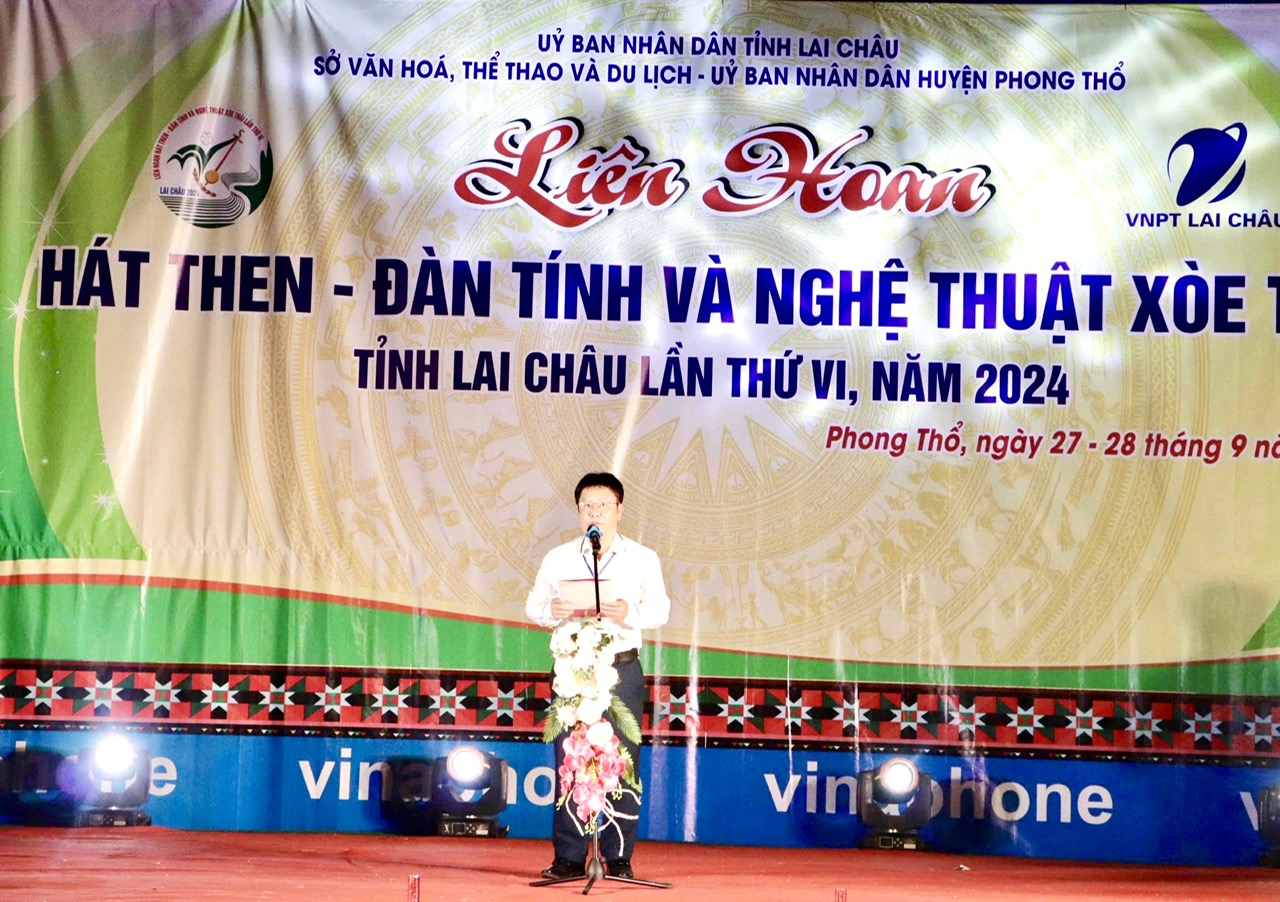 Đồng chí Trần Mạnh Hùng – Phó Giám đốc Sở Văn hóa, Thể thao và Du lịch, Phó Trưởng Ban Thường trực Ban Tổ chức Liên hoan phát biểu khai mạc Liên hoan. 
