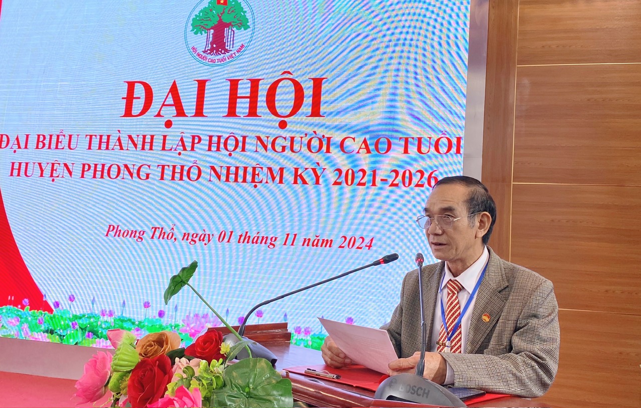 Đồng chí Vũ Thế Khiên - Phó Chủ tịch Hội NCT tỉnh phát biểu chỉ đạo Đại hội.