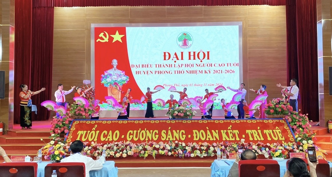 Văn nghệ chào mừng