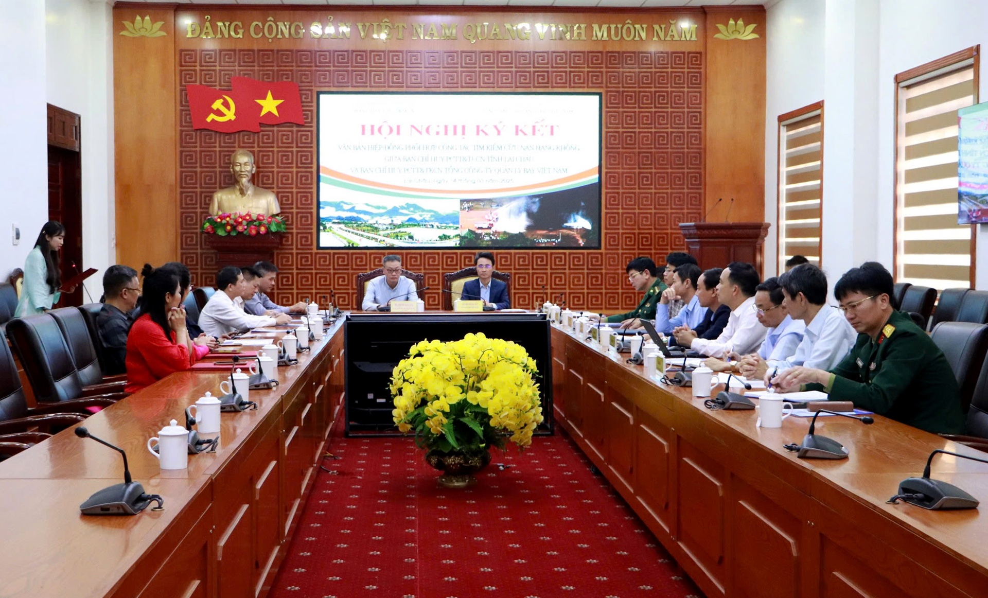 Quang cảnh lễ ký kết.