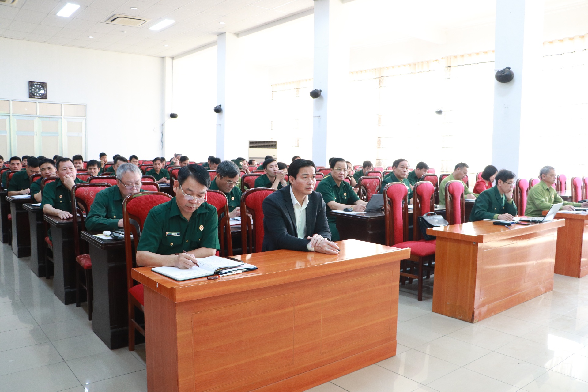 Đại biểu dự Hội nghị.