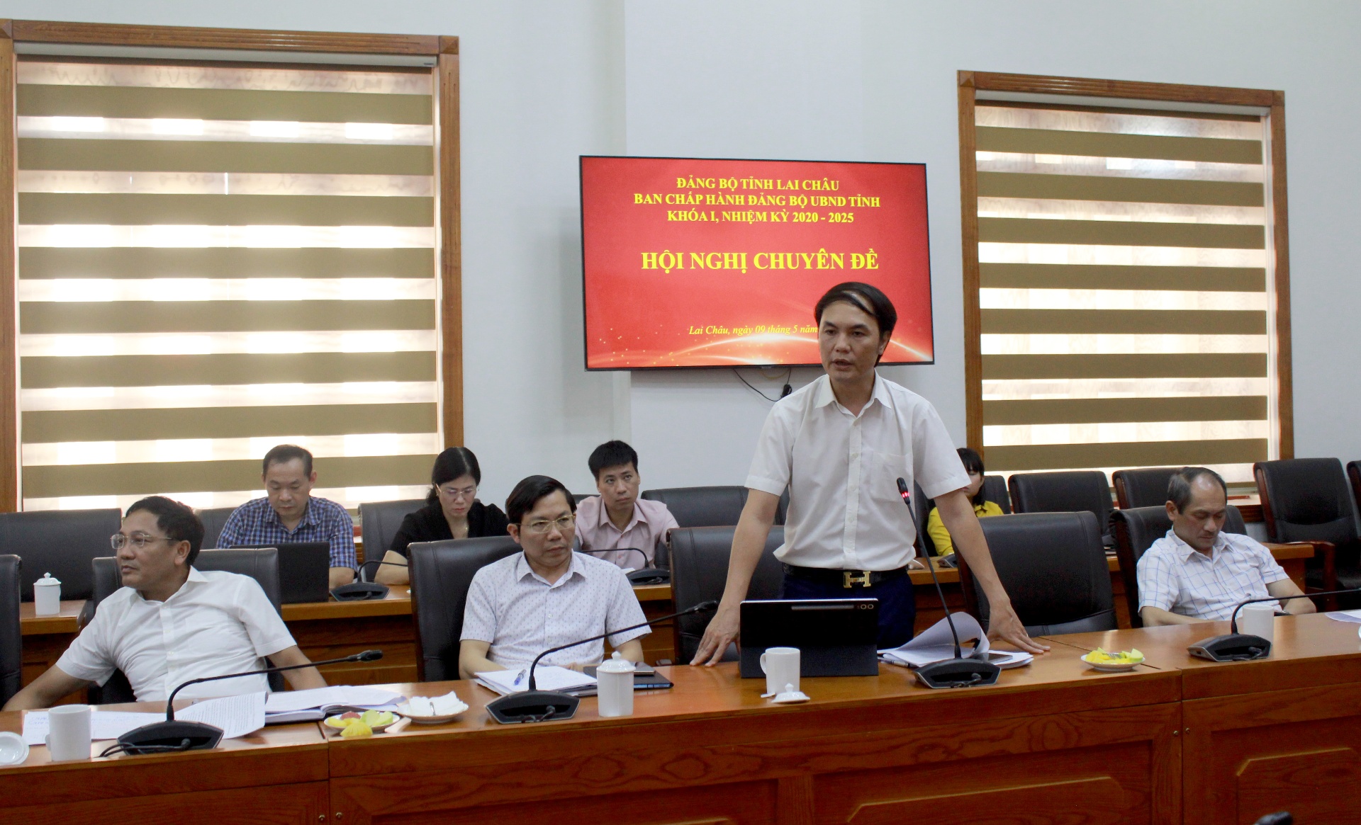 Đại biểu ý kiến tại Hội nghị. 