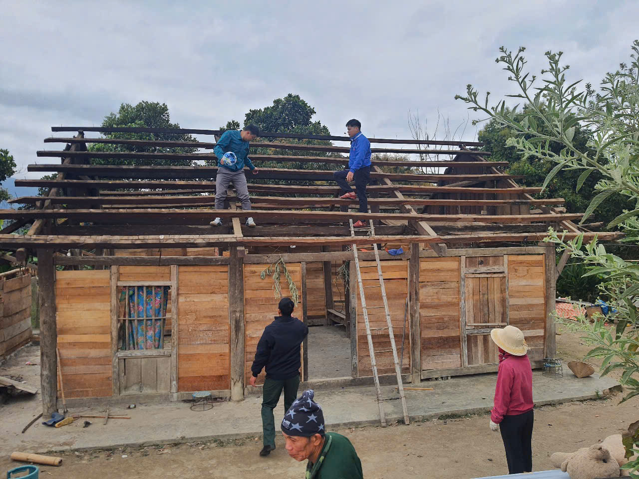 Những ngôi nhà mới khang trang, sạch đẹp ngoài sự hỗ trợ của Đảng, nhà nước mà còn có sự chung tay, góp sức của cả cộng đồng ở xã Lê Lợi.