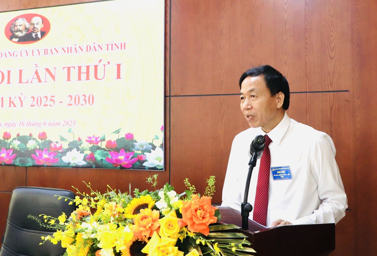 Đồng chí Lê Văn Lương - Phó Bí thư Tỉnh ủy, Chủ tịch UBND tỉnh, Bí thư Đảng ủy UBND tỉnh phát biểu chỉ đạo Đại hội.