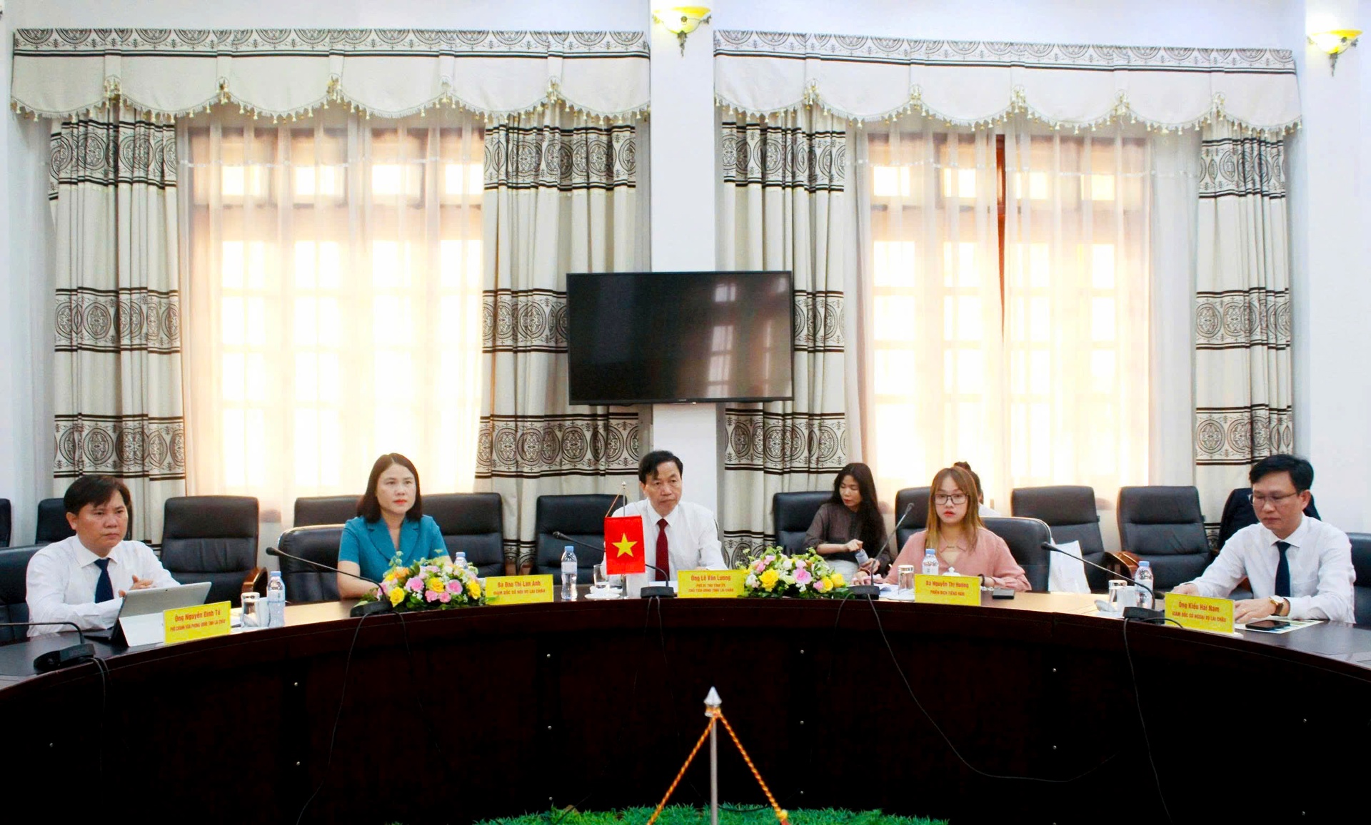 Đồng chí Lê Văn Lương - Phó Bí thư Tỉnh ủy, Chủ tịch UBND tỉnh phát biểu tại buổi làm việc.