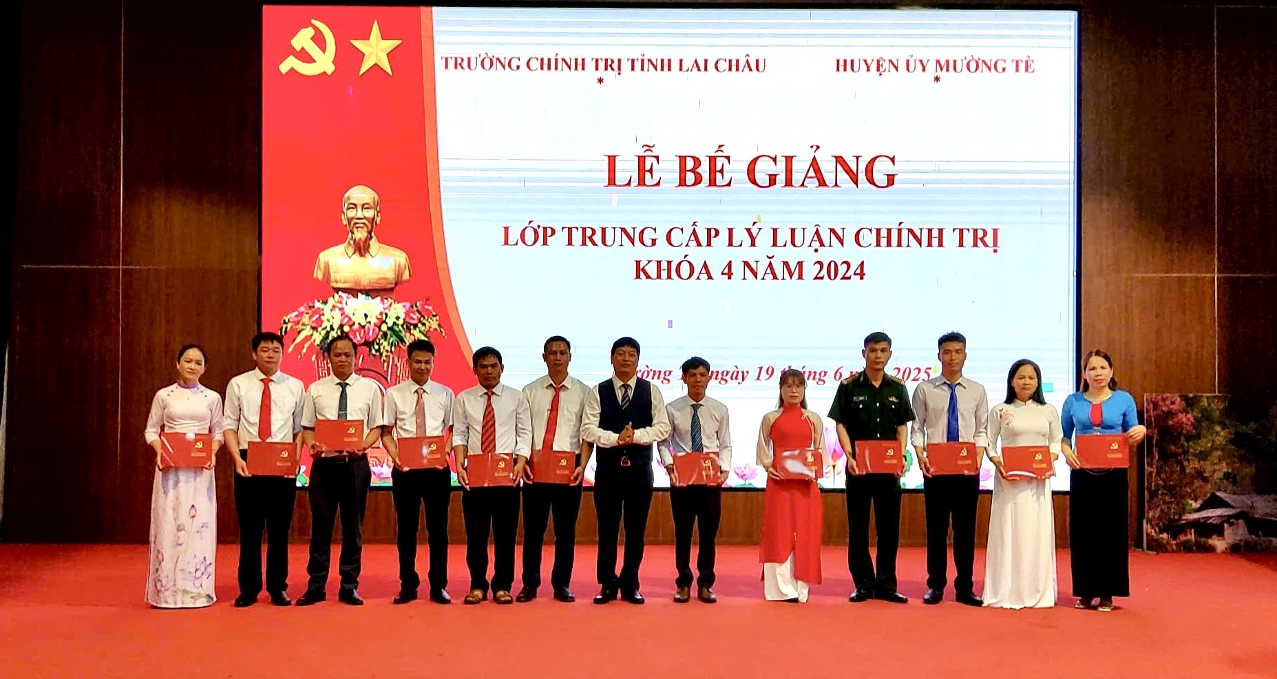 trao bang