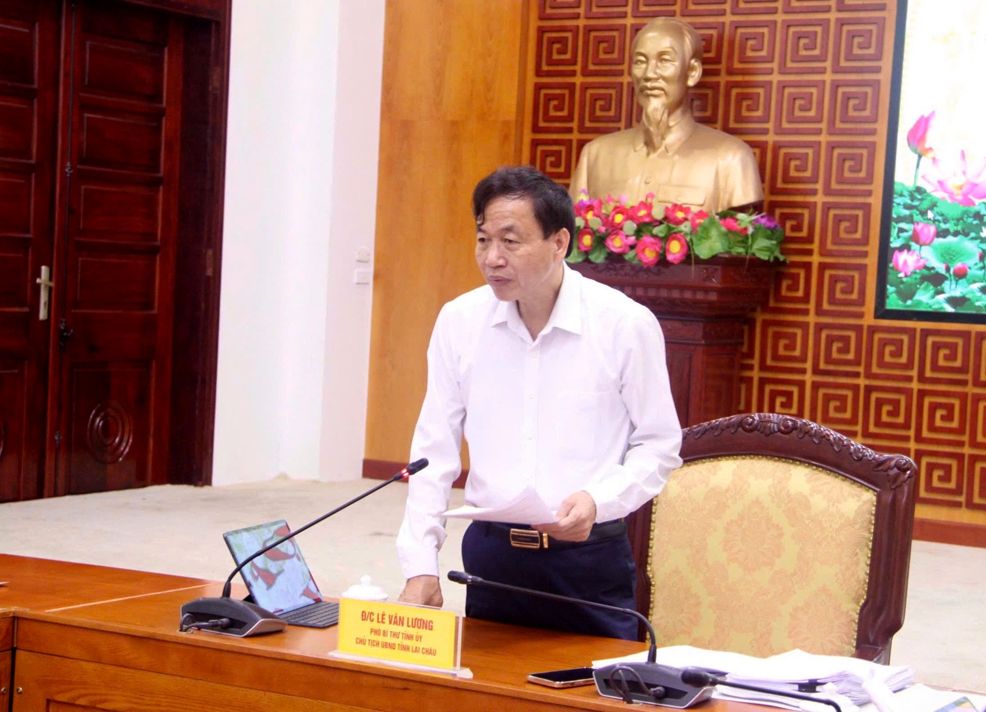 Đồng chí Lê Văn Lương - Phó Bí thư Tỉnh ủy, Chủ tịch UBND tỉnh kết luận Phiên họp.