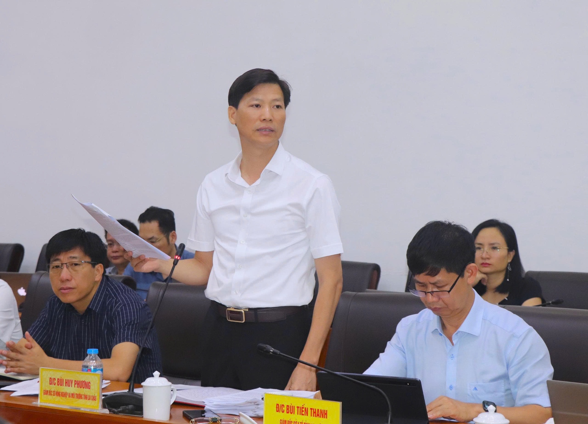 Đại diện lãnh đạo Sở Nông nghiệp và Môi trường tại biểu tại Phiên họp.