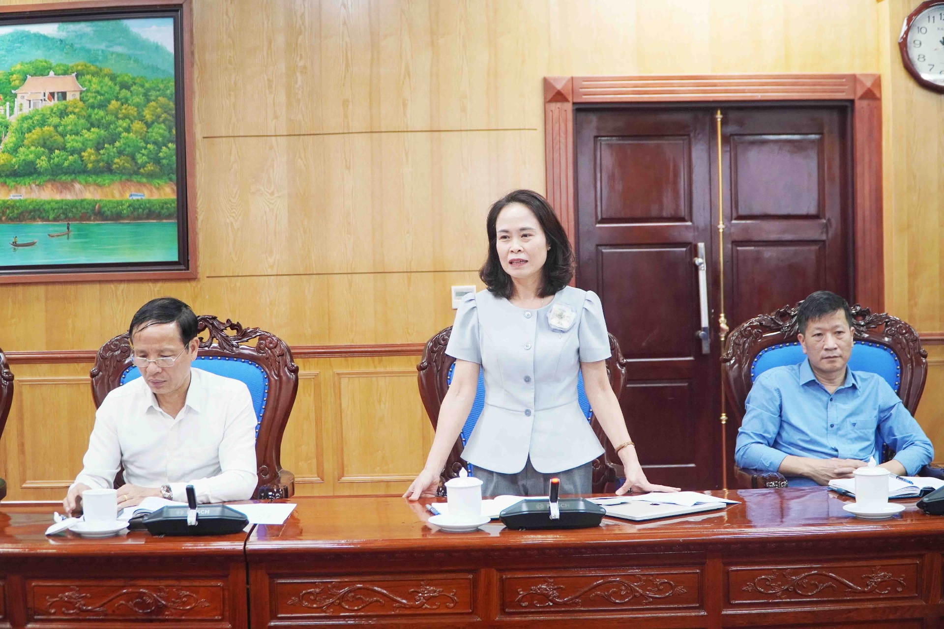 Đồng chí Đào Bích Vân – Tỉnh uỷ Ủy viên, Phó Bí thư Đảng uỷ các cơ quan Đảng tỉnh phát biểu tại Hội nghị.