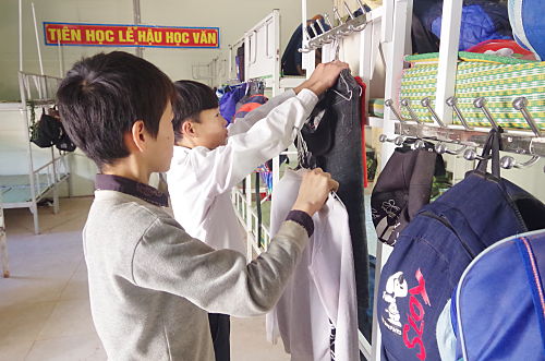 Các em học sinh Trường PTDTBT THCS xã Nậm Sỏ đã yên tâm sinh hoạt, học tập trong ngôi nhà bán trú kiên cố do Công an tỉnh kết nối trao tặng.