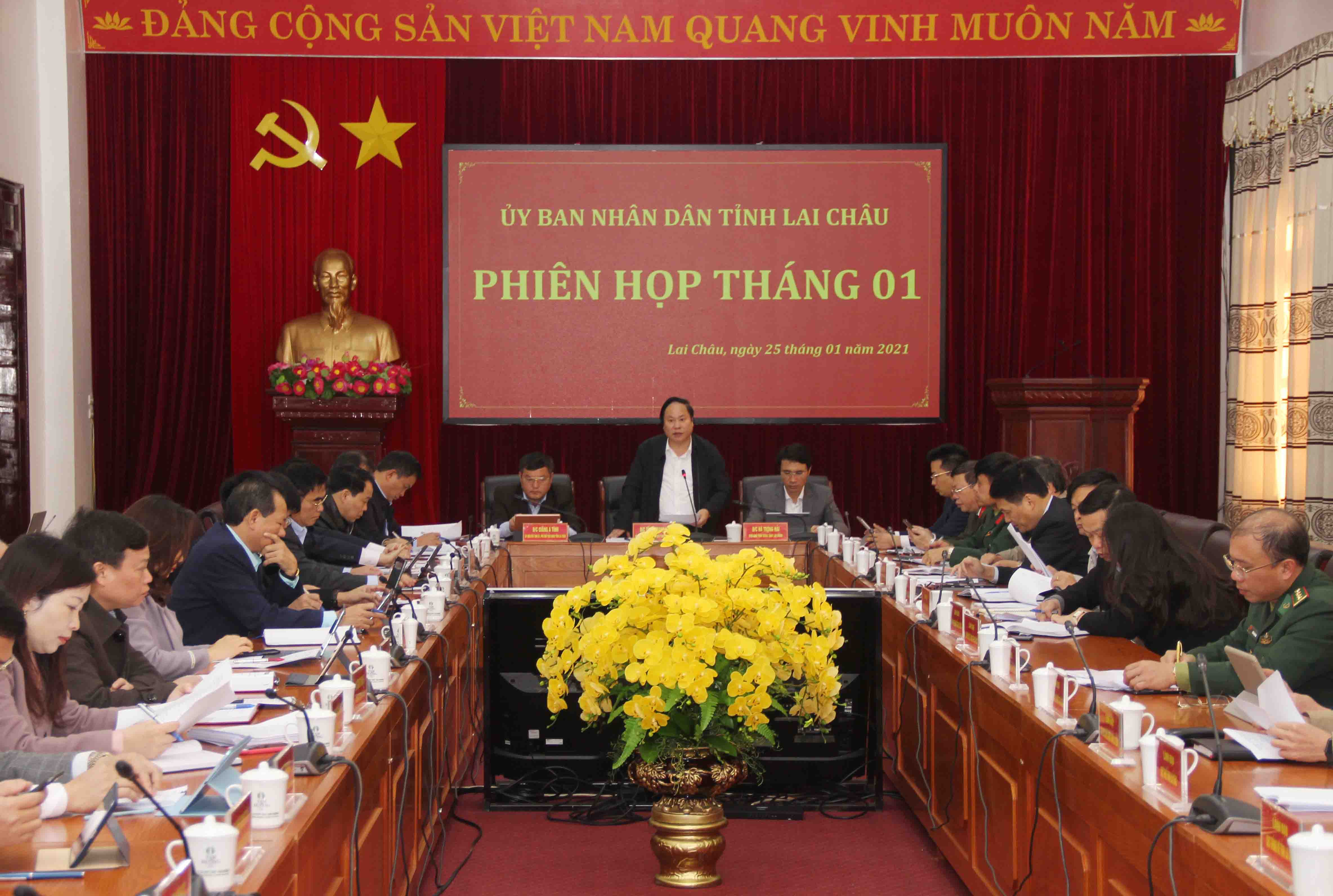 Quang cảnh phiên họp