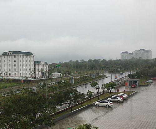 Mưa to kéo dài tiềm ẩn nhiều nguy cơ xảy ra lũ quét sạt lở đất. 