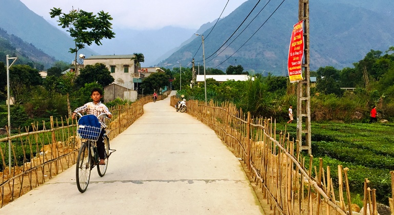 Đường giao thông nội bản được xây dựng là thành quả của sự đổi mới trong tư duy, nhận thức của người dân cùng chung tay với nhà nước thực hiện. 