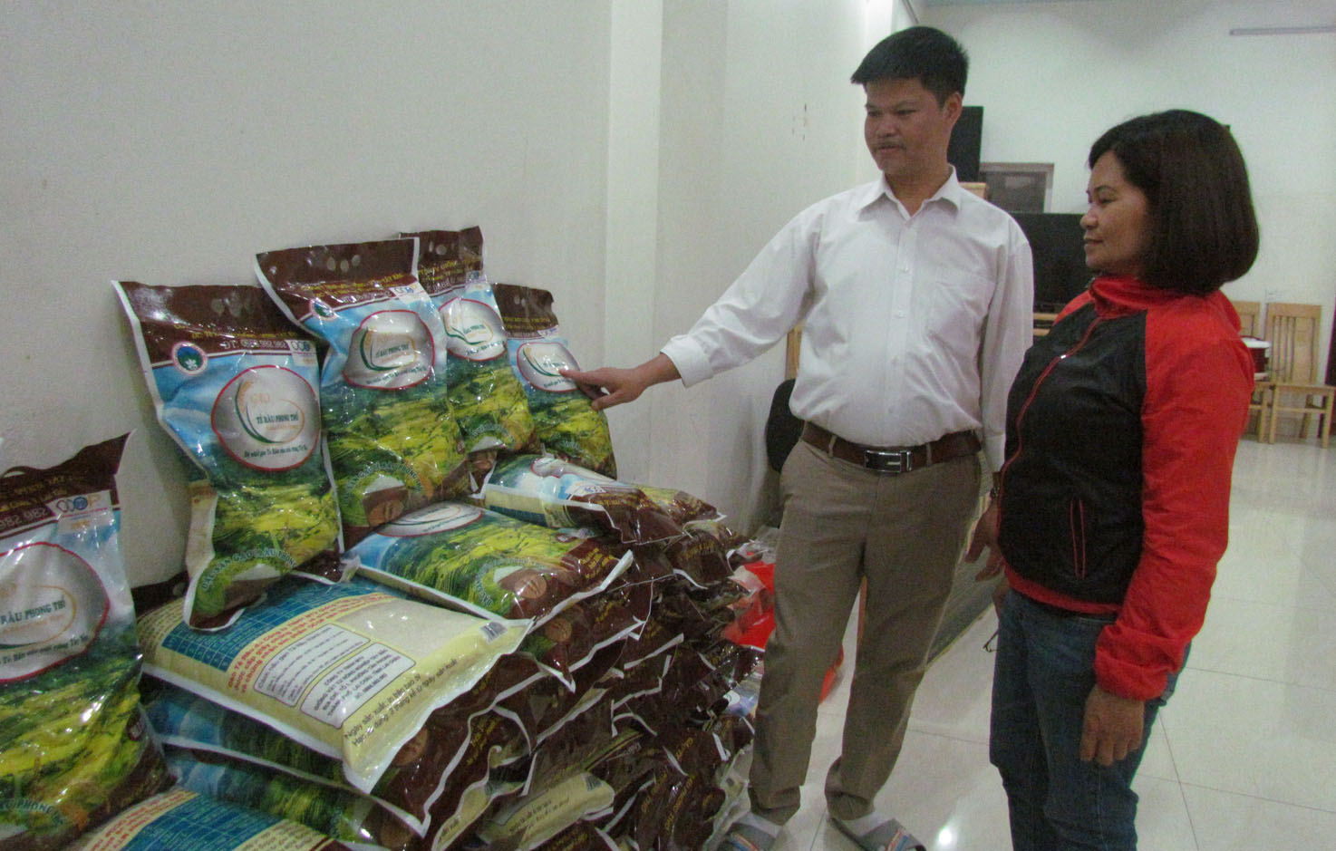  Sản phẩm gạo tẻ râu Phong Thổ của Công ty TNHH một thành viên Giống vật tư nông nghiệp Tây Bắc đạt tiêu chuẩn 3 sao trong năm 2020.
