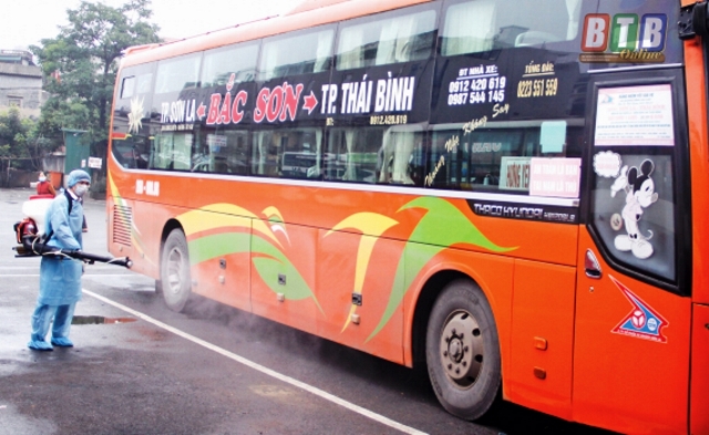 Xe đi qua vùng có dịch không dừng, đỗ để đón trả khách