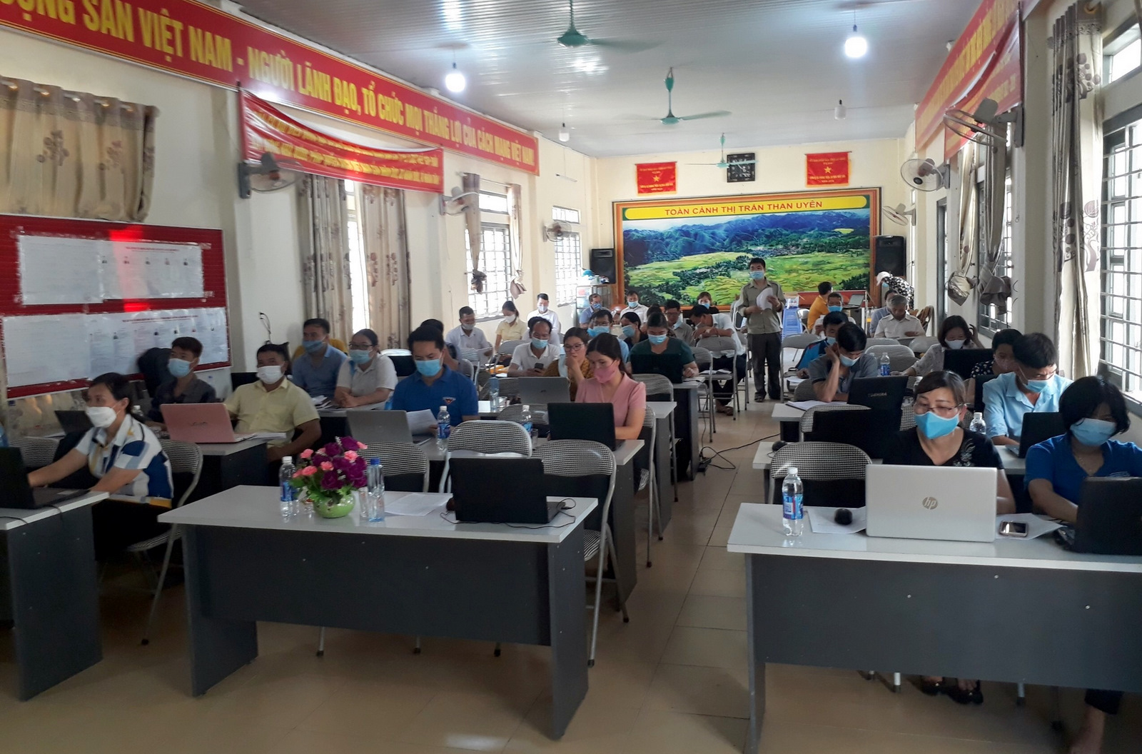 Quang cảnh hội nghị.