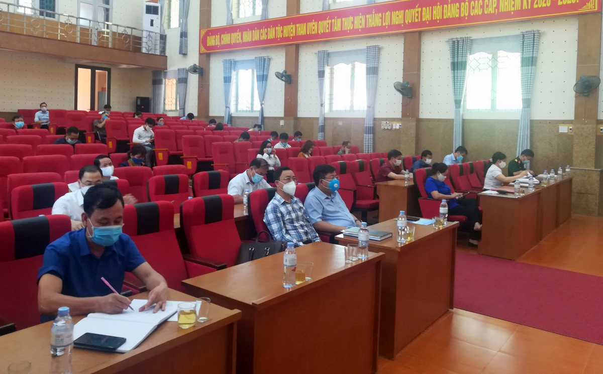 Hội nghị Báo cáo viên huyện Than Uyên tháng 8