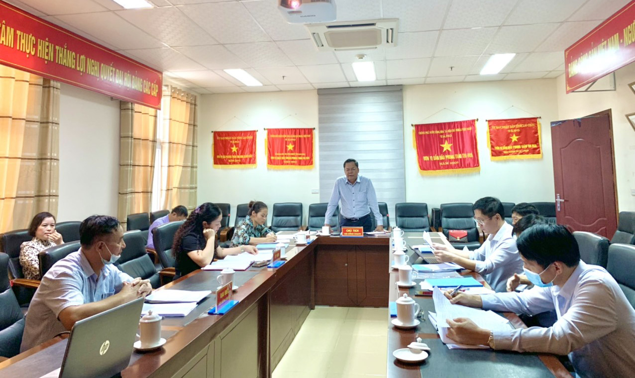 Quang cảnh cuộc họp.