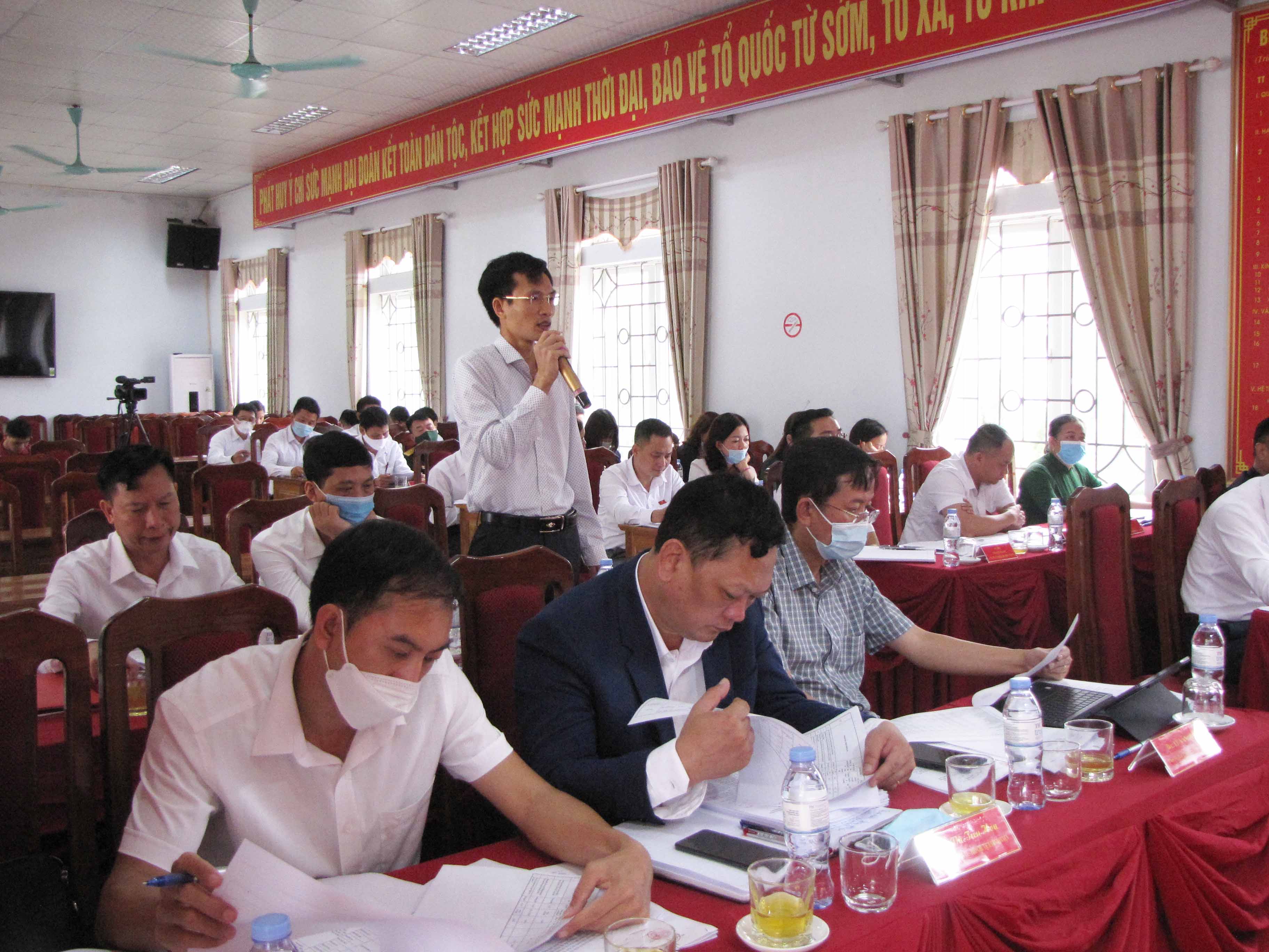 Kỳ họp đã thông qua dự thảo Nghị quyết và biểu quyết thông Nghị quyết trình tại kỳ họp.